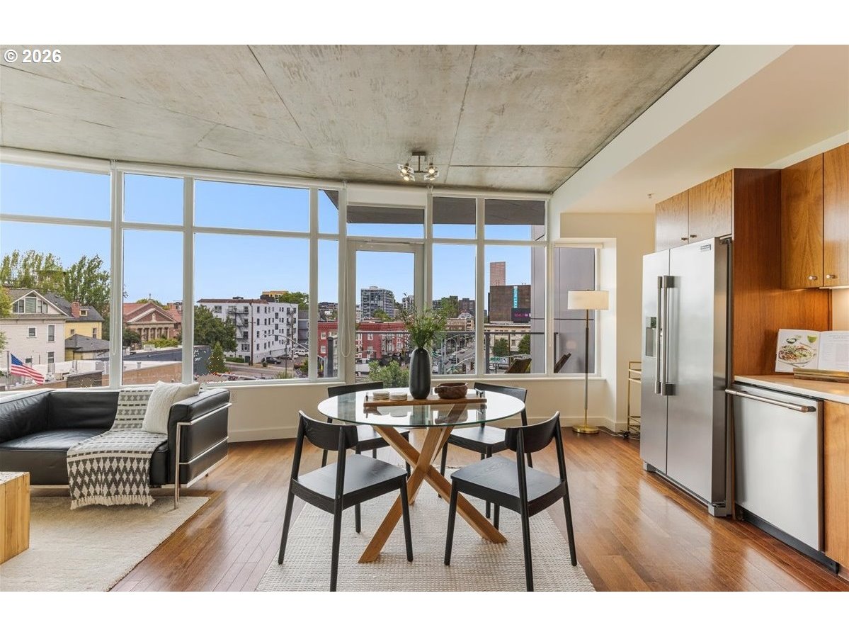 1926 W BURNSIDE ST 301