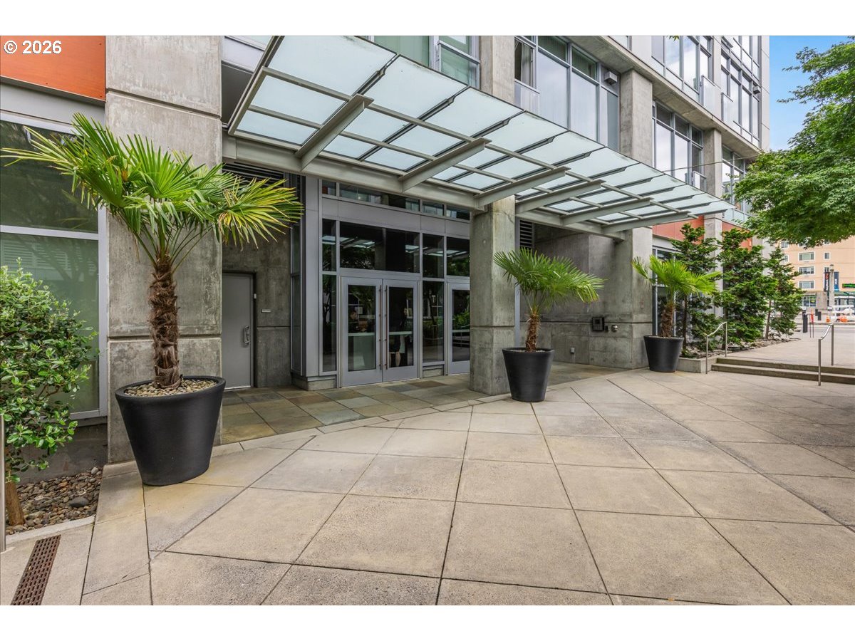 1926 W BURNSIDE ST 301