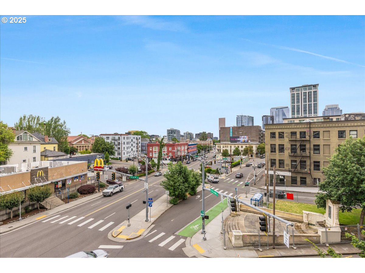 1926 W BURNSIDE ST 301