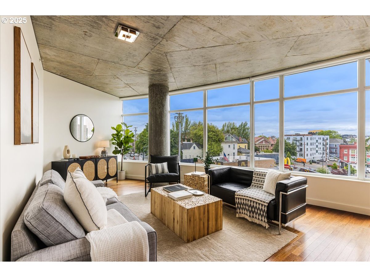 1926 W BURNSIDE ST 301