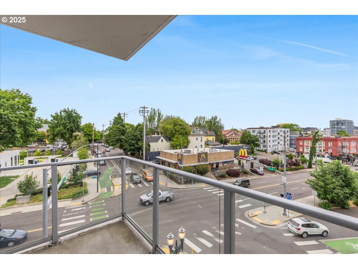 1926 W BURNSIDE ST 301