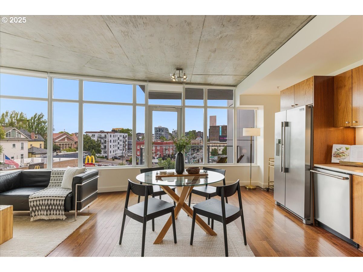 1926 W BURNSIDE ST 301
