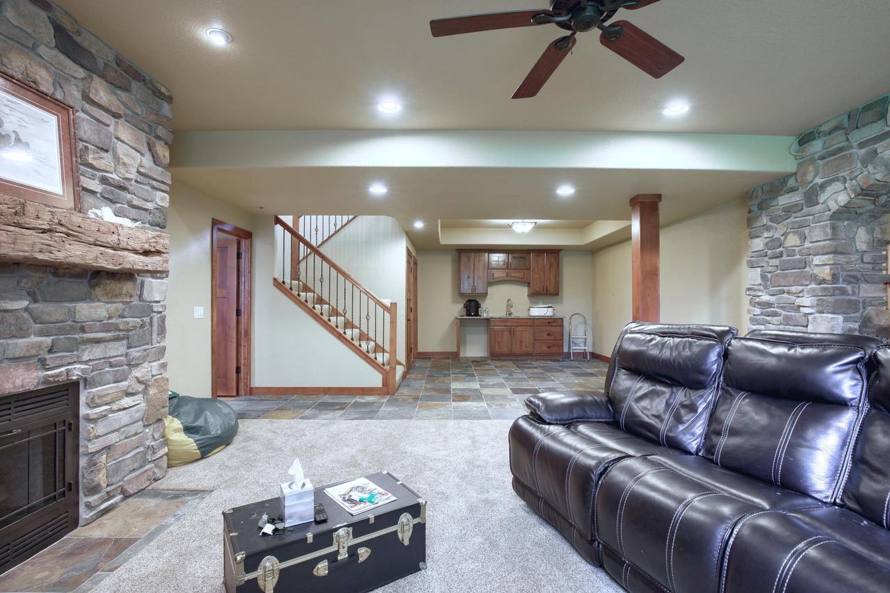 637 Mccarthy DR N North