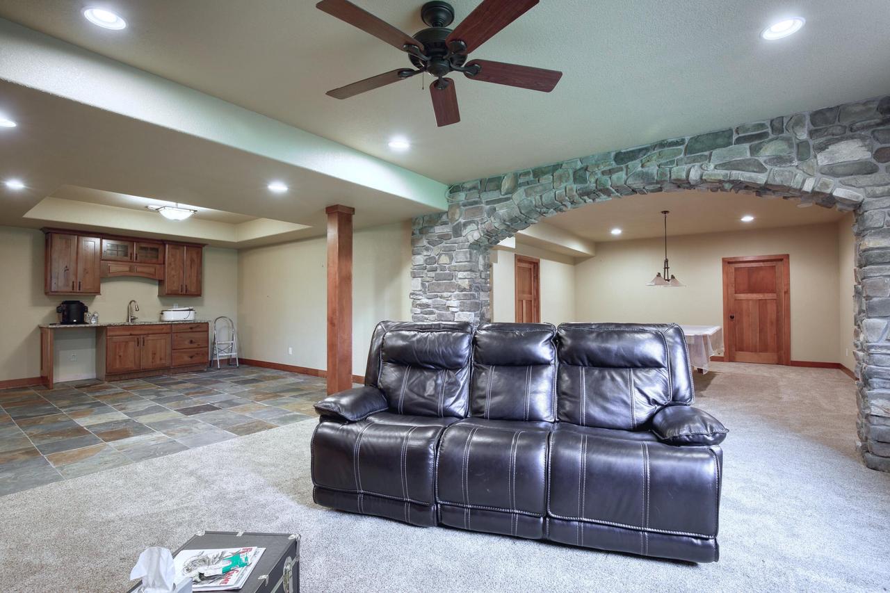 637 Mccarthy DR N North