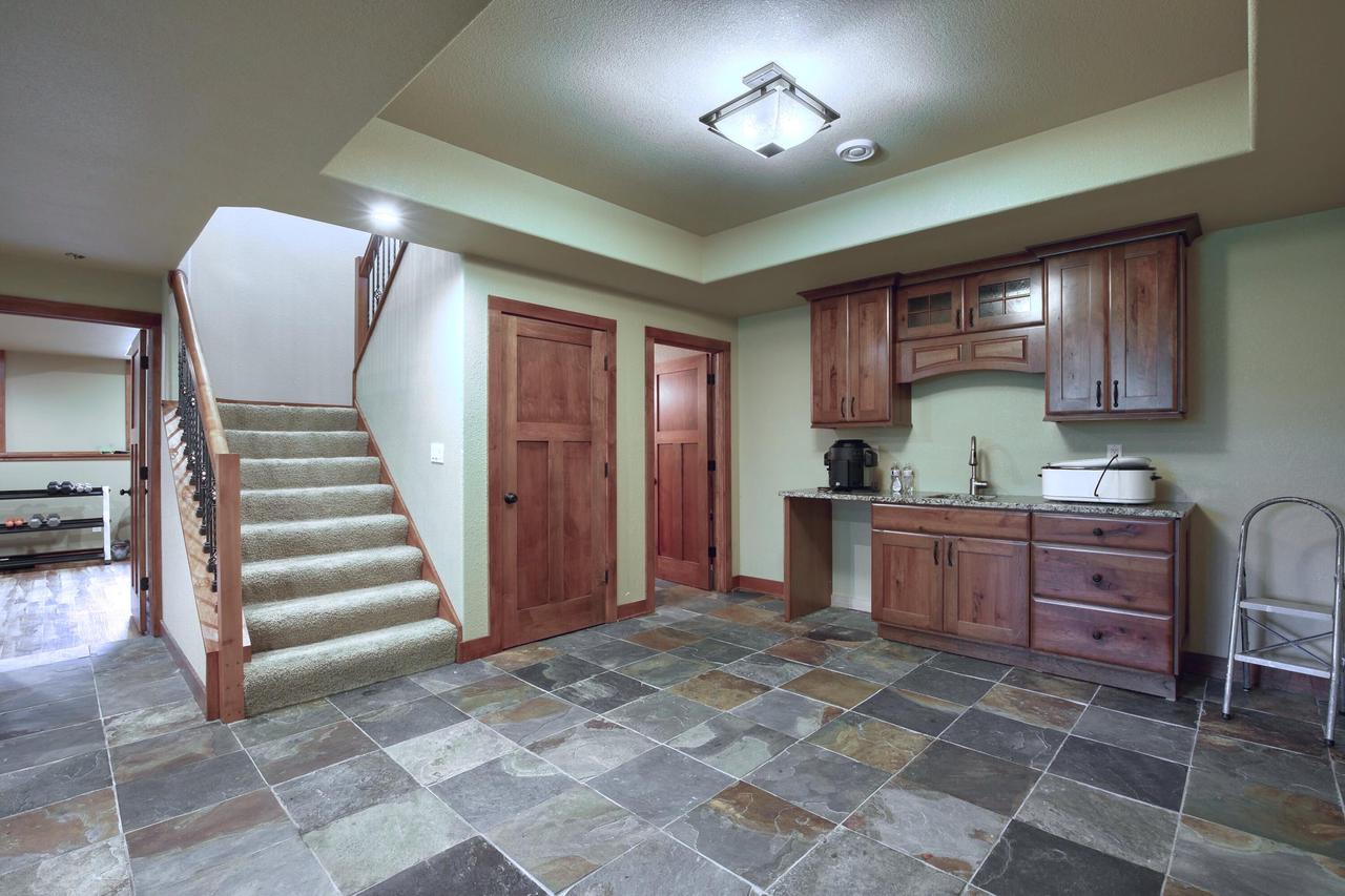 637 Mccarthy DR N North