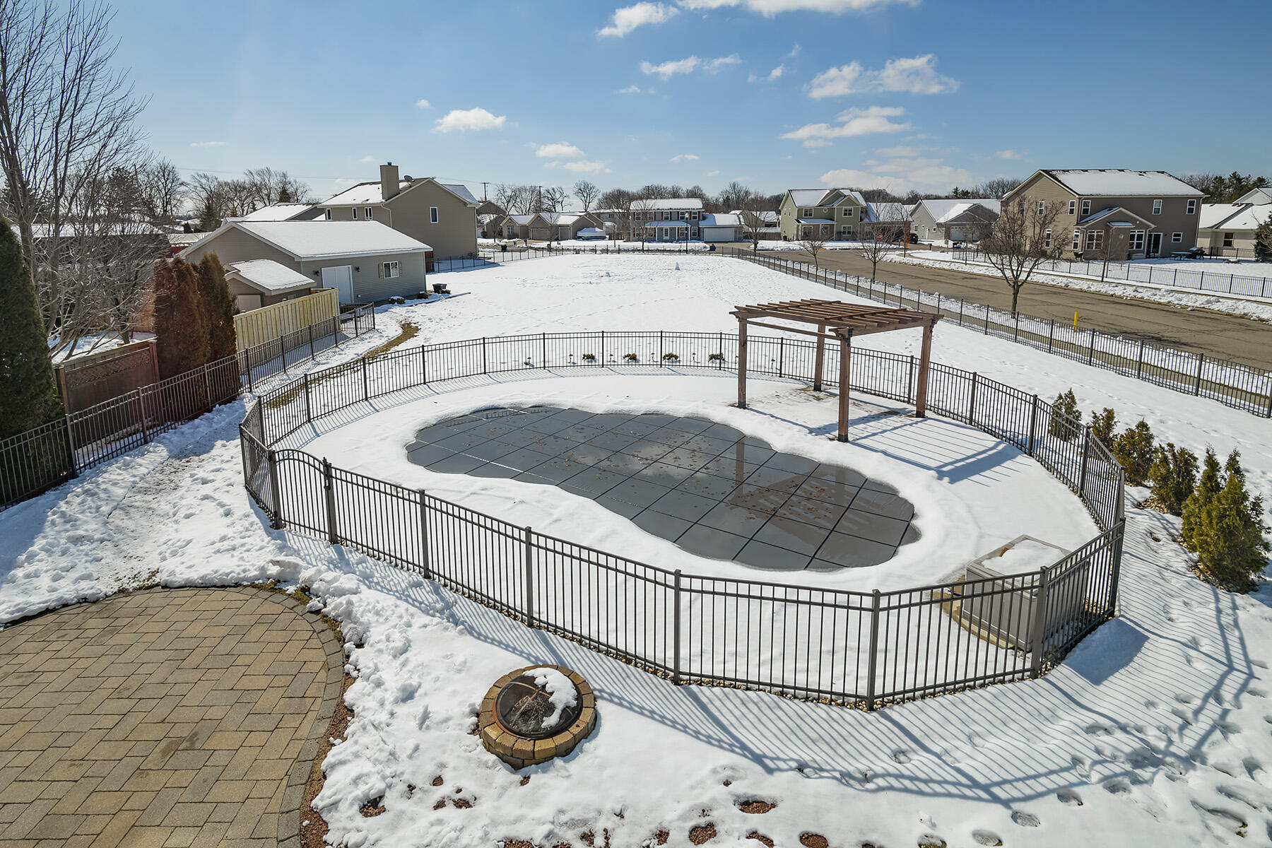 1401 Serena Ln