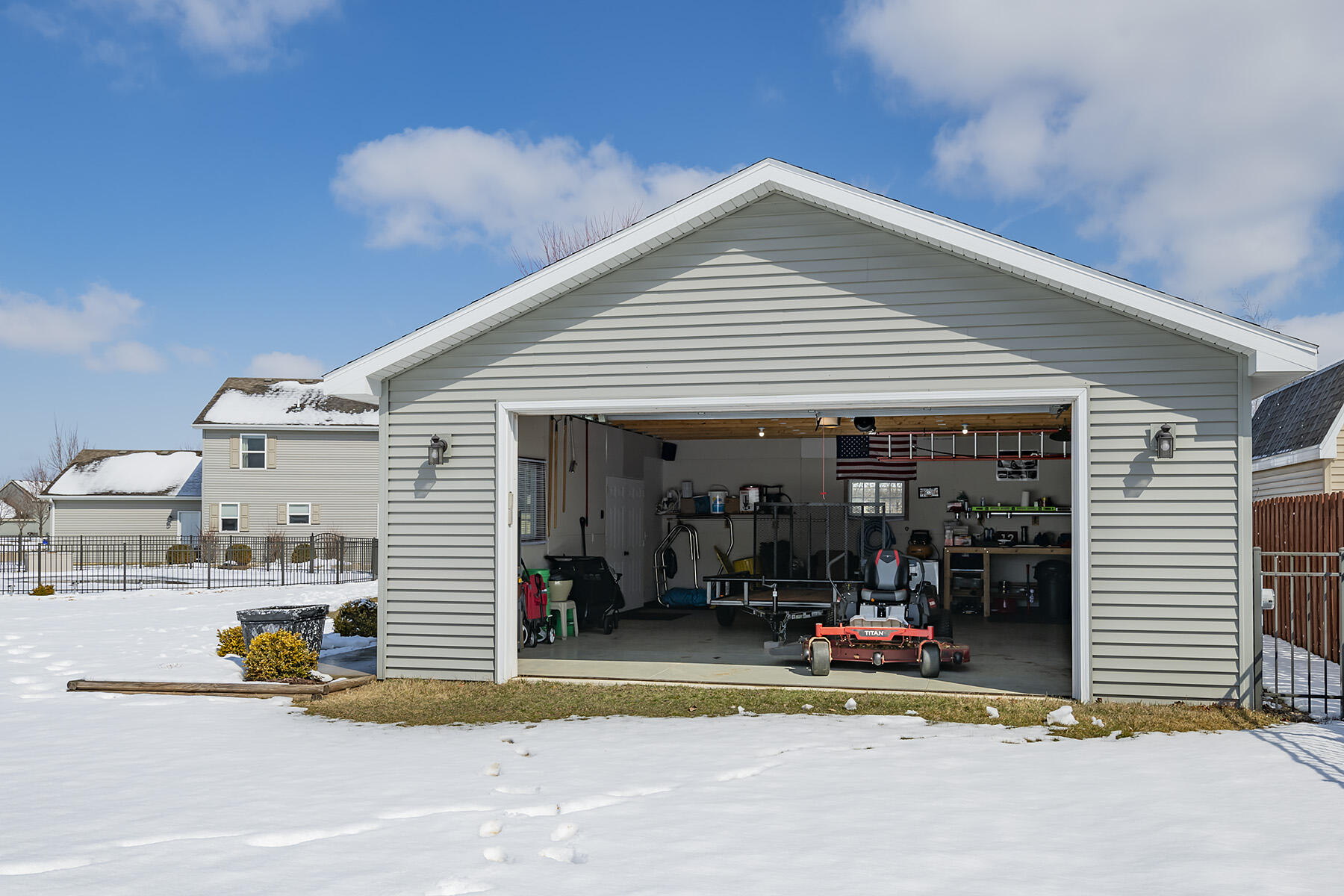 1401 Serena Ln
