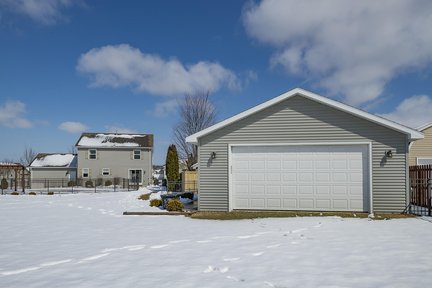 1401 Serena Ln