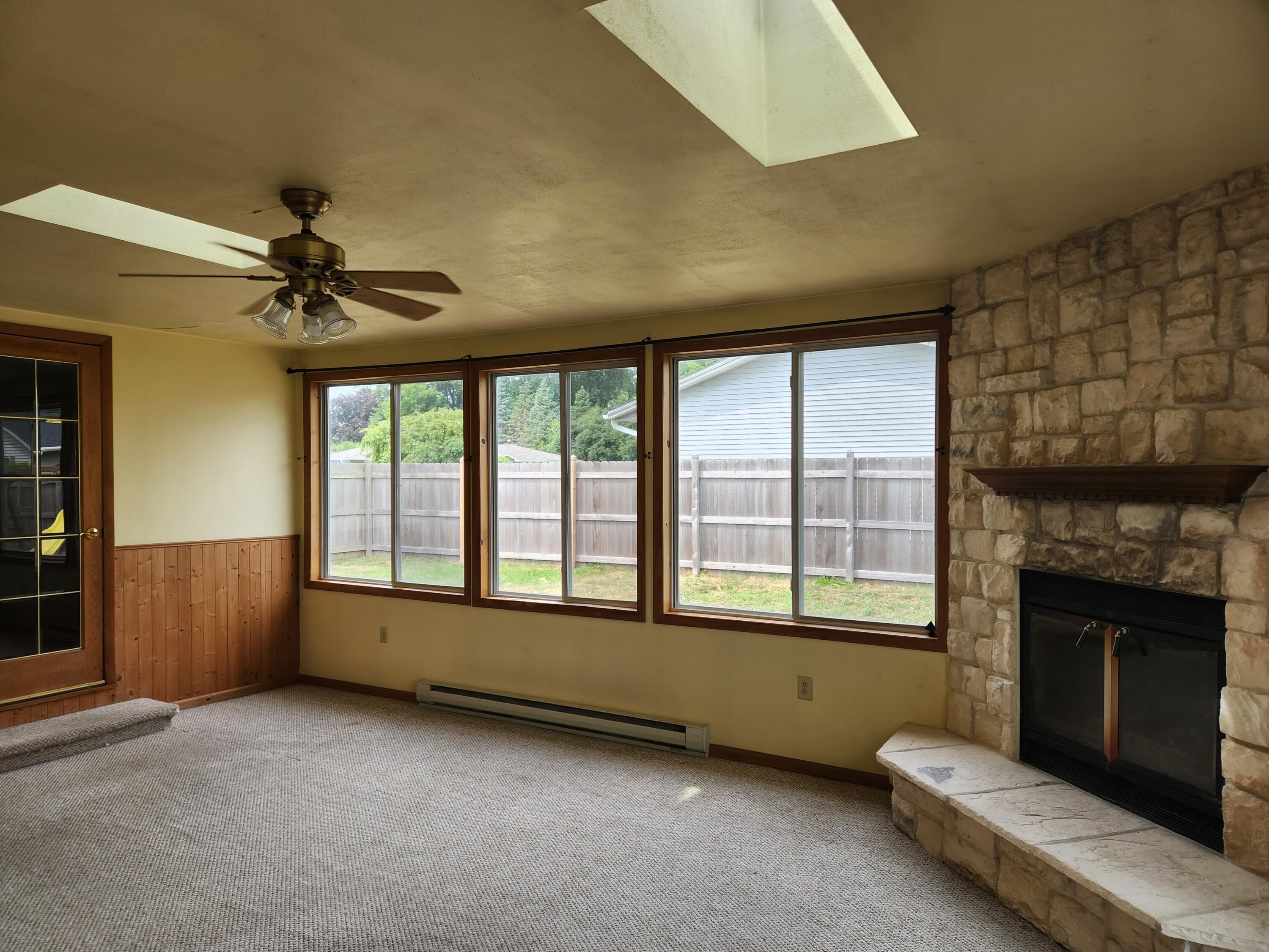 1200 Christopher Ct