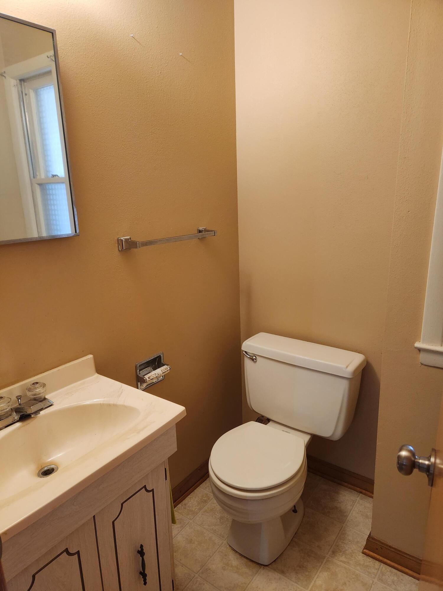 1200 Christopher Ct