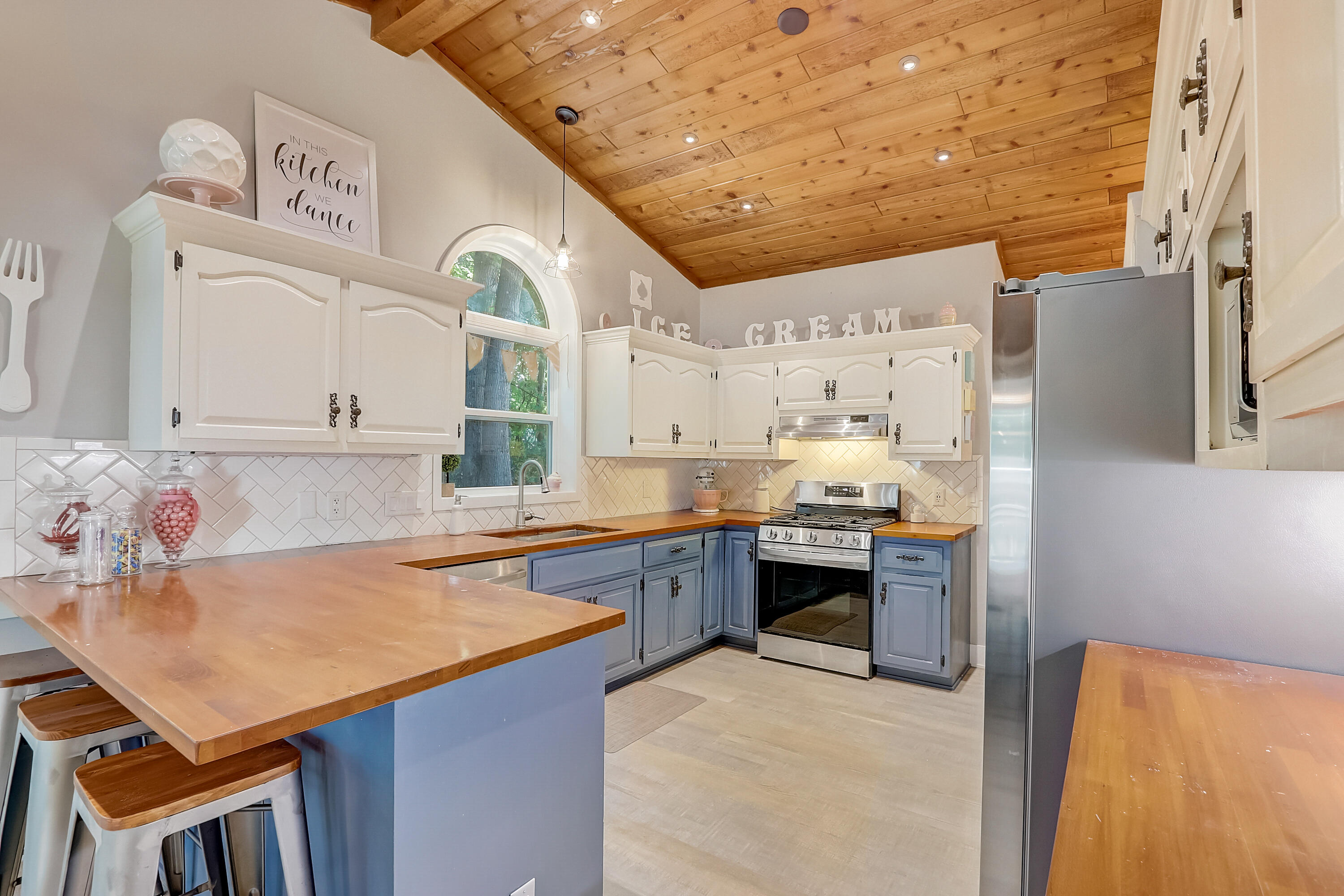 646 Cardiff Dr