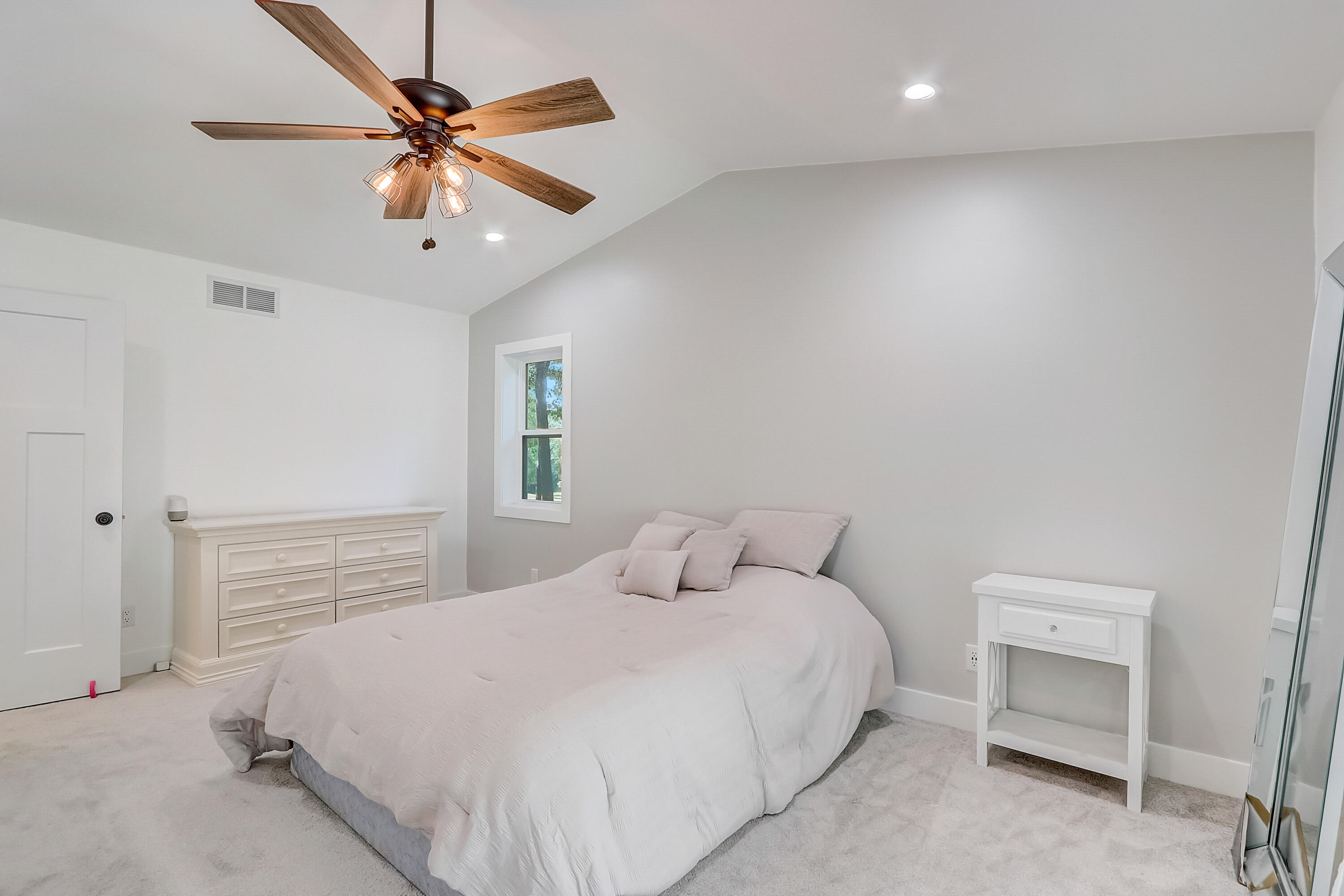 646 Cardiff Dr