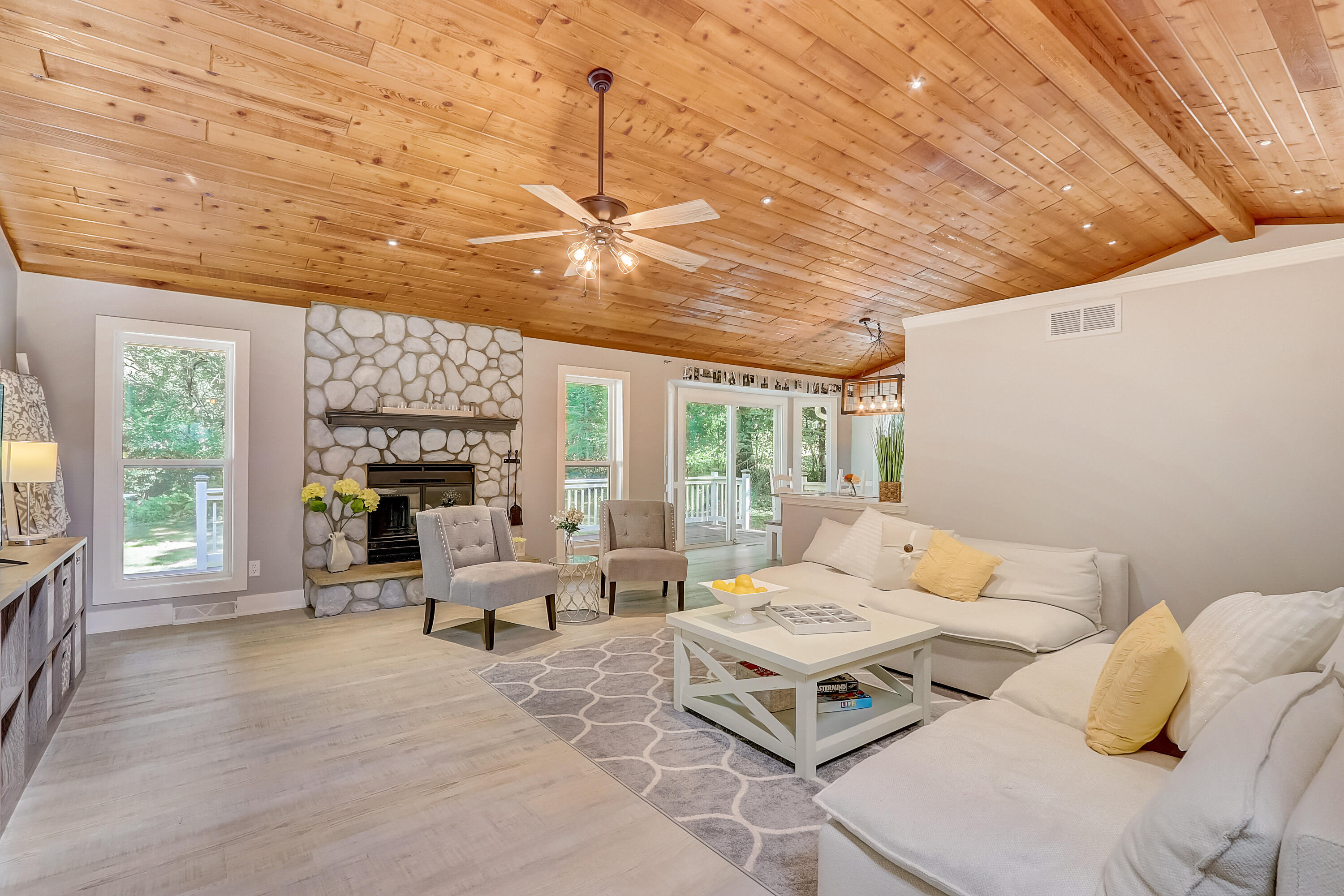 646 Cardiff Dr