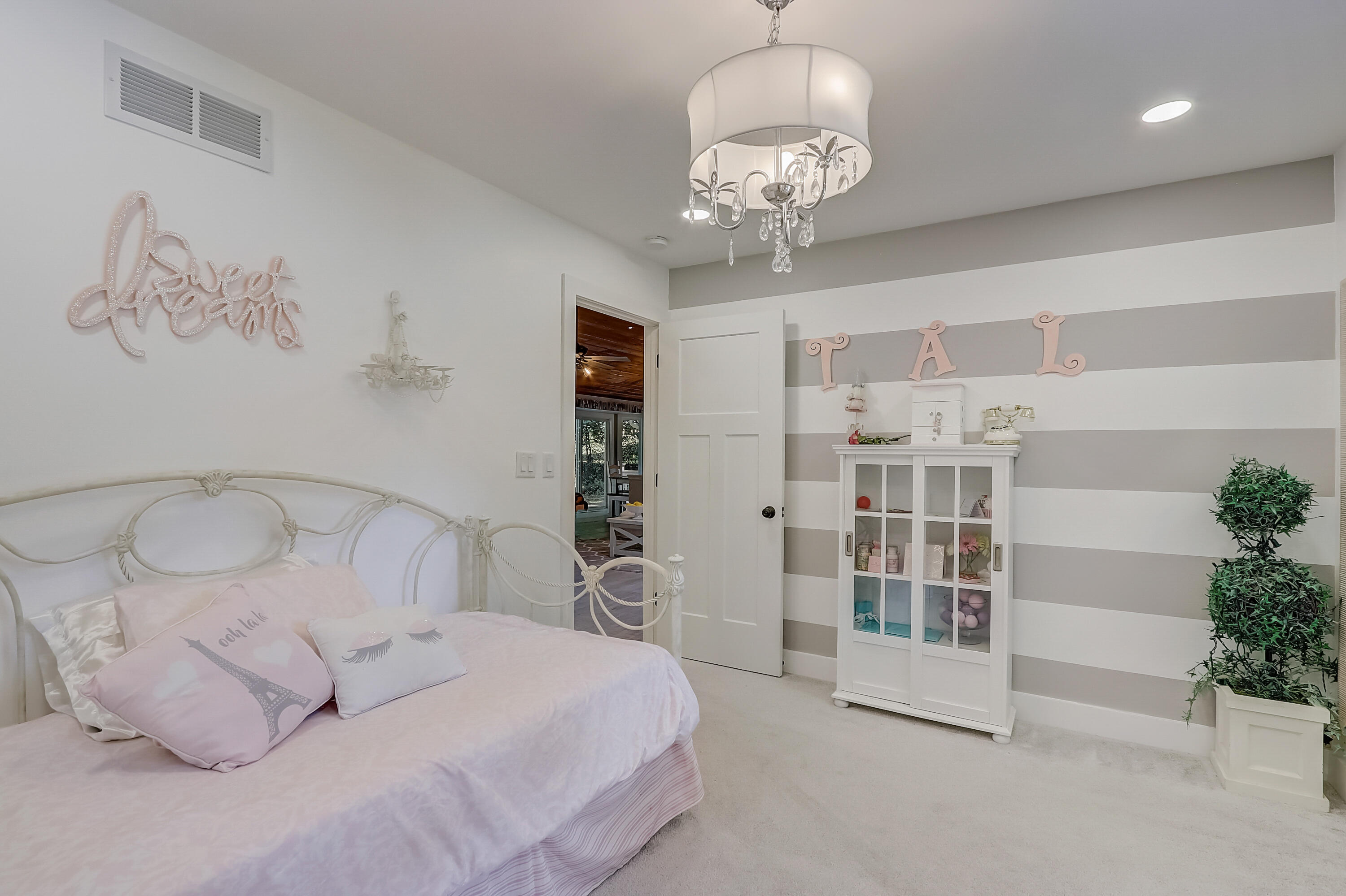 646 Cardiff Dr