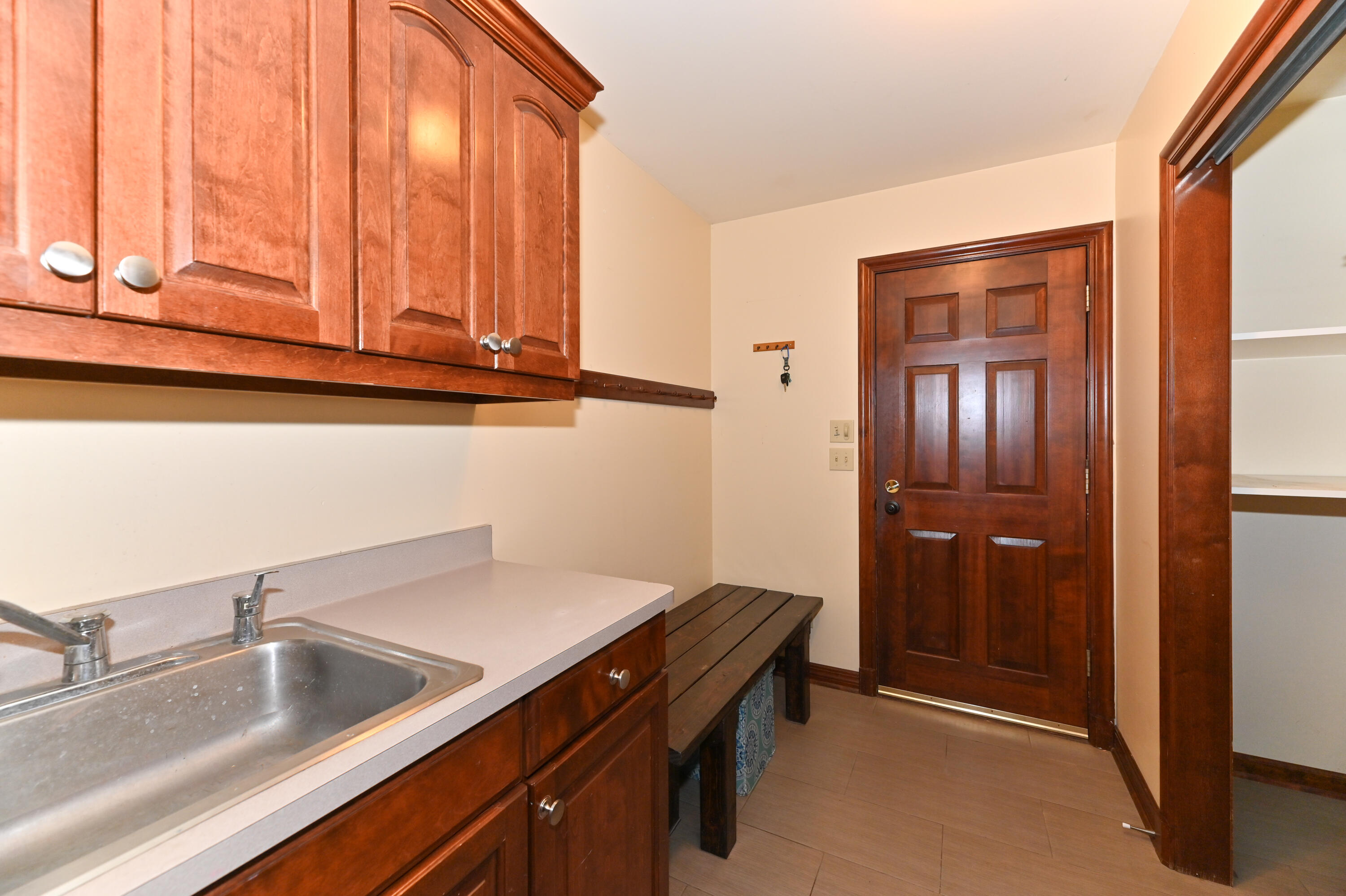 1460 Crestwood Dr