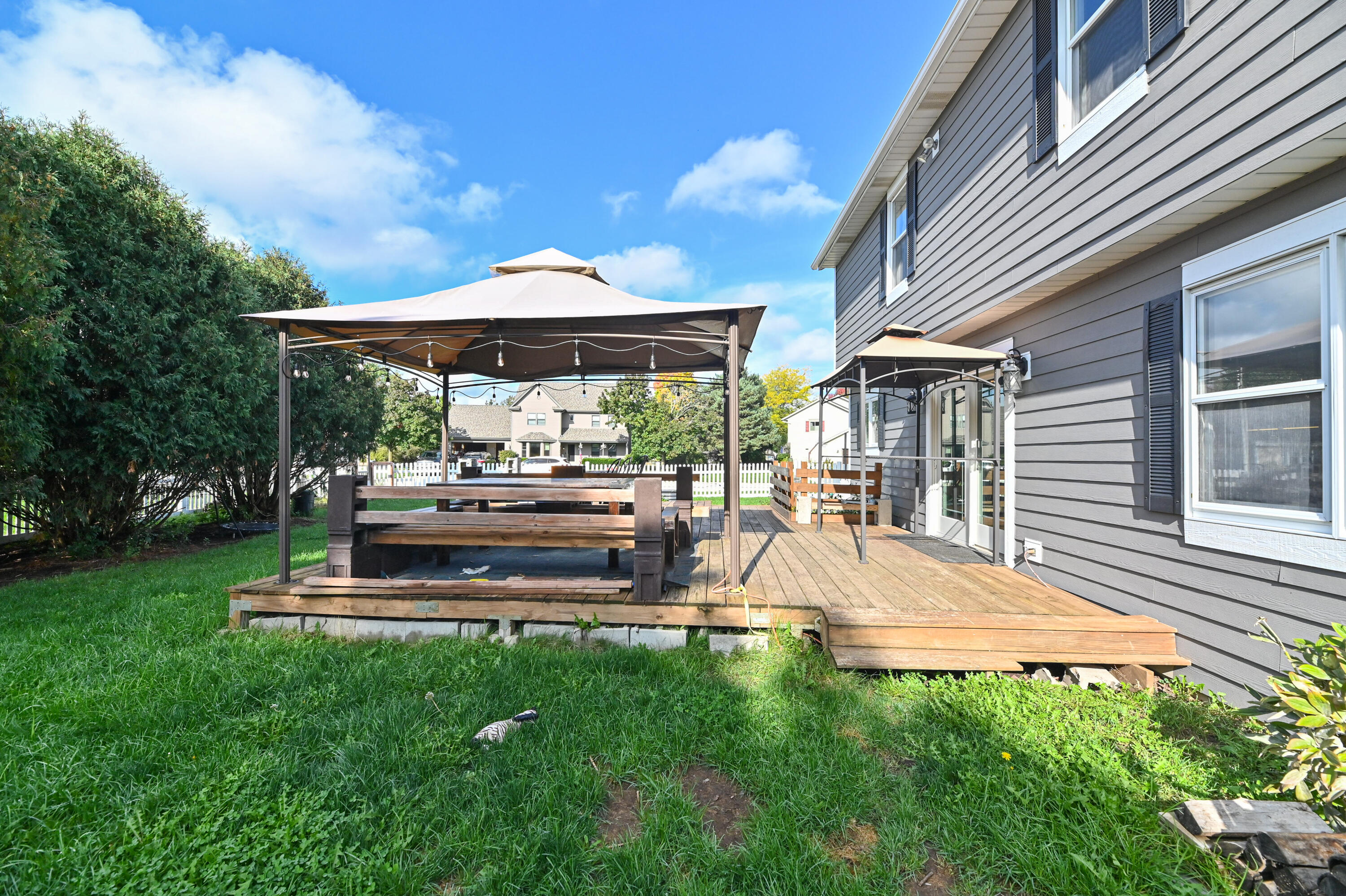 1460 Crestwood Dr