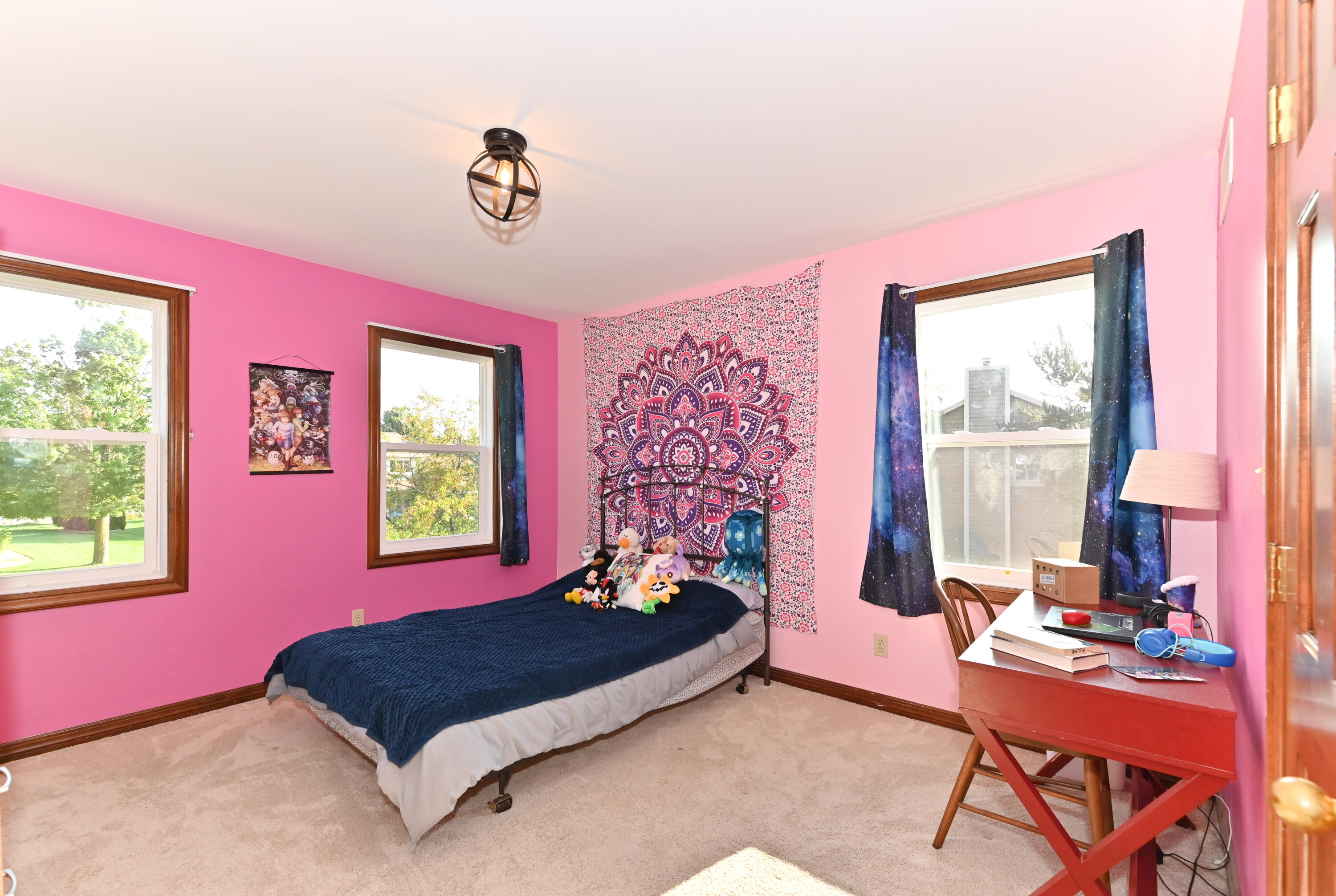1460 Crestwood Dr