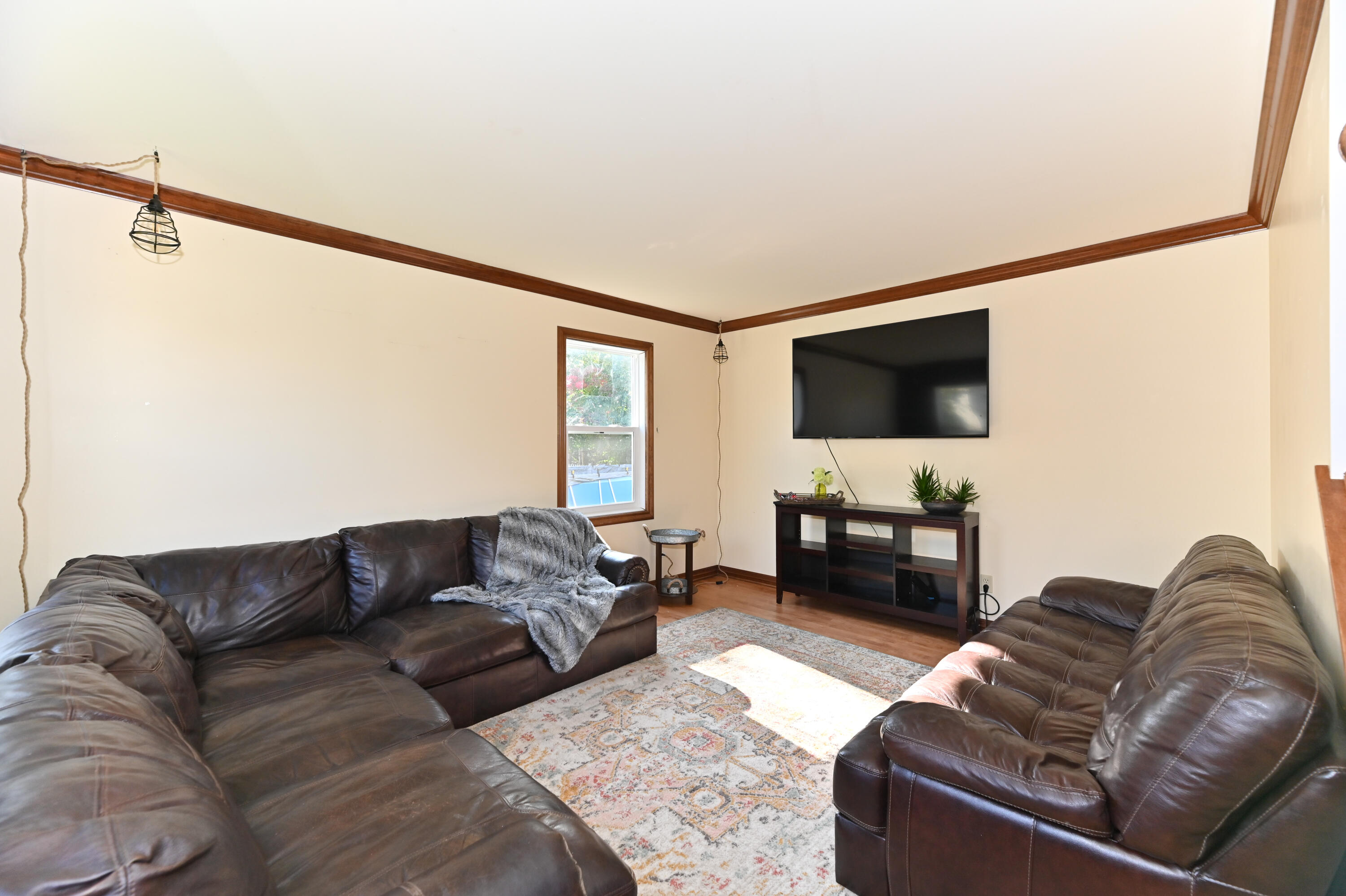1460 Crestwood Dr