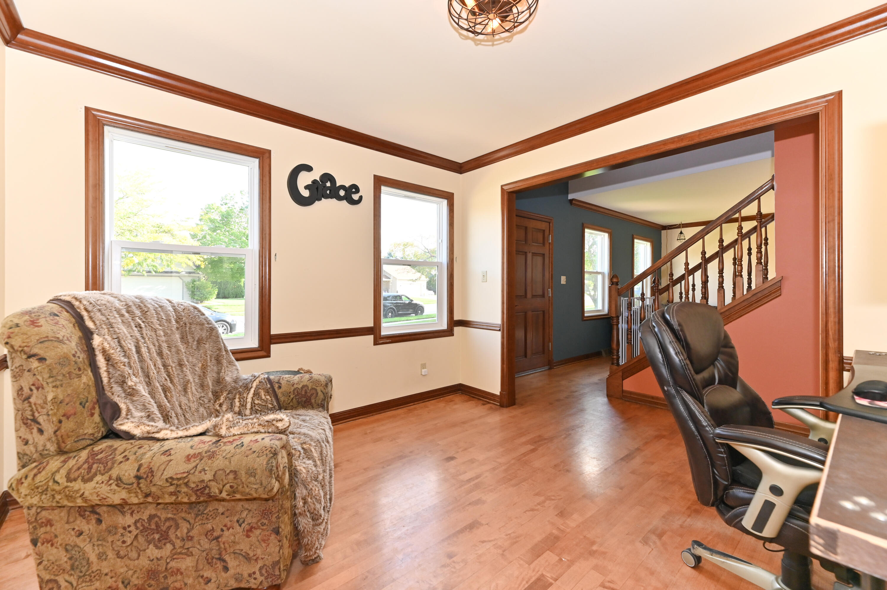 1460 Crestwood Dr