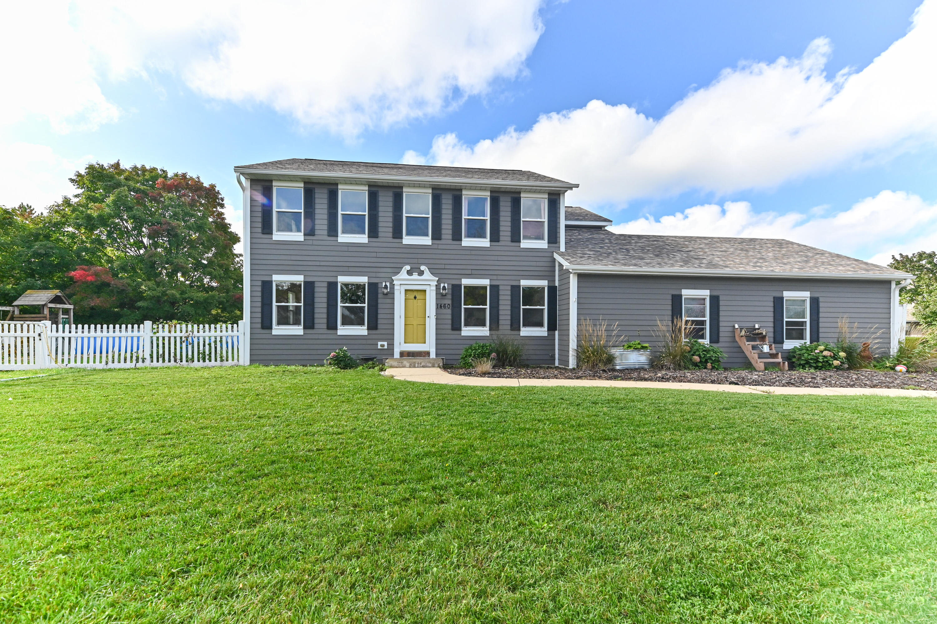 1460 Crestwood Dr