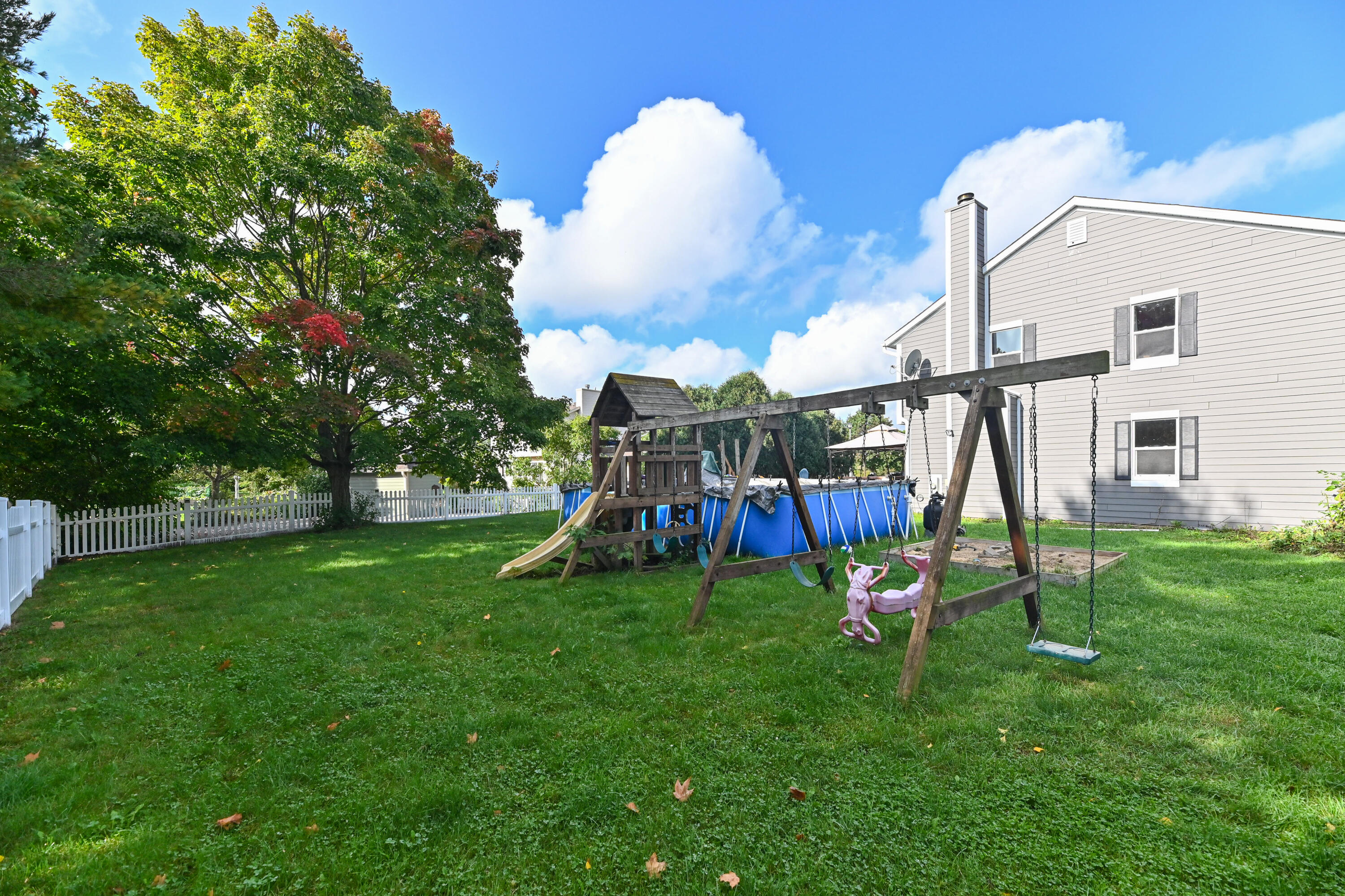 1460 Crestwood Dr