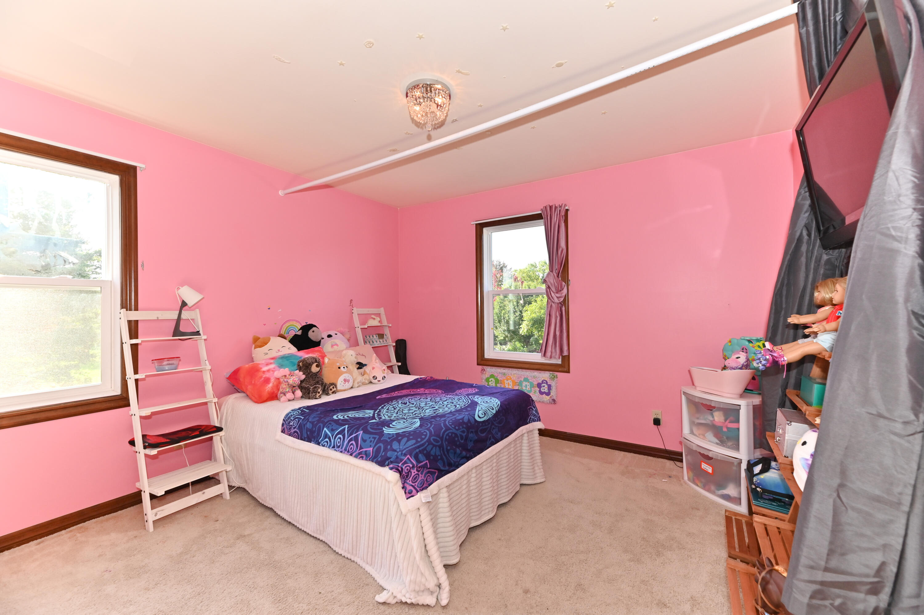 1460 Crestwood Dr
