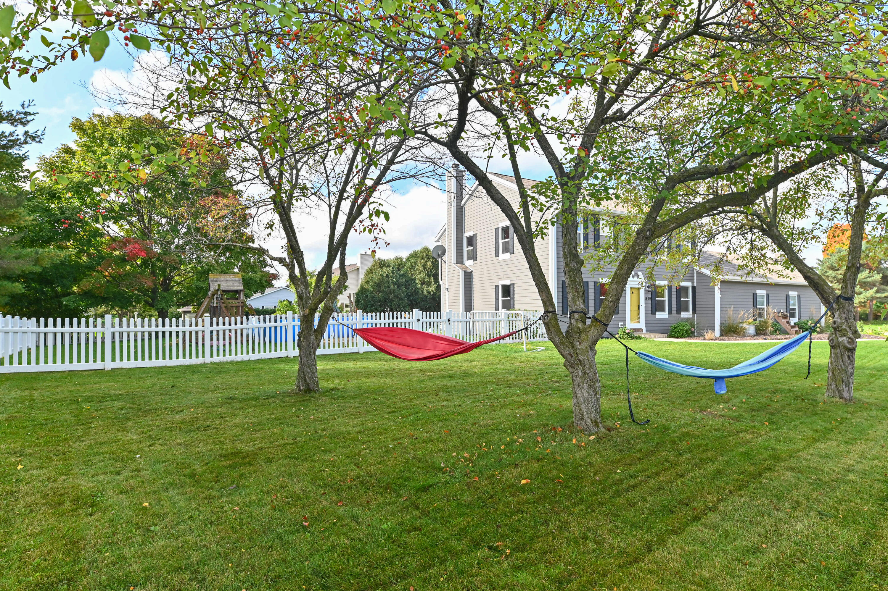 1460 Crestwood Dr