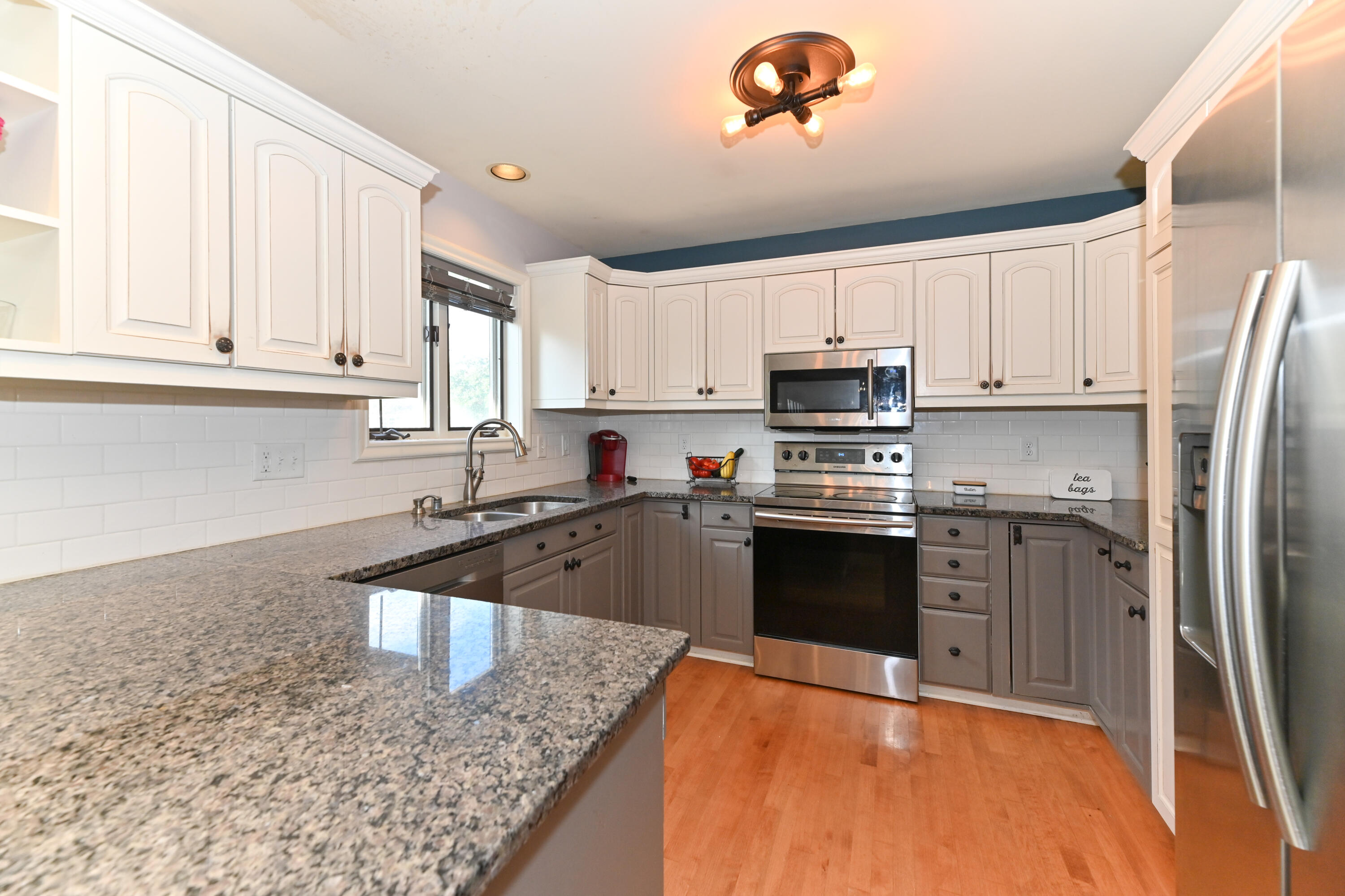 1460 Crestwood Dr