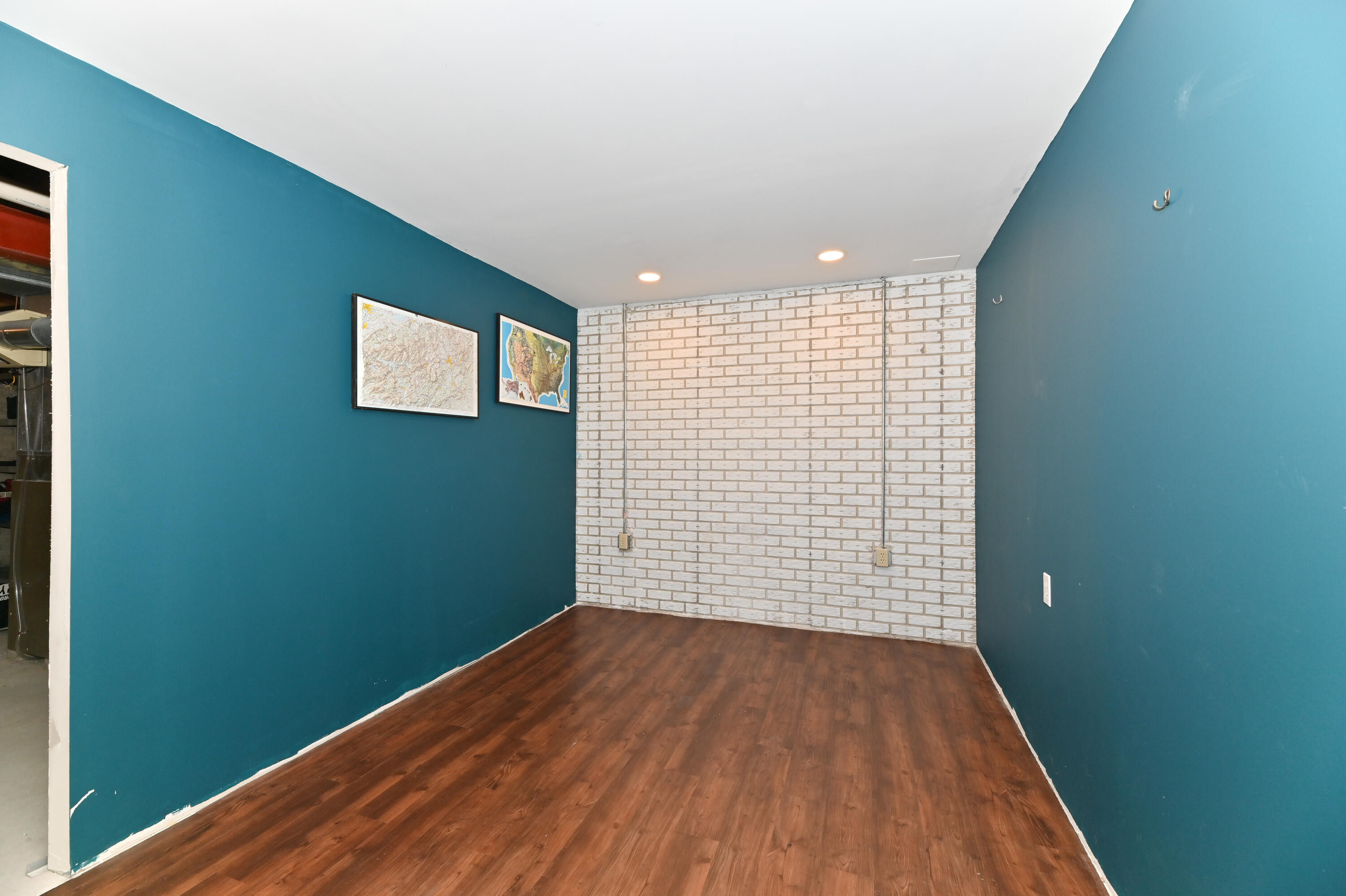 1460 Crestwood Dr
