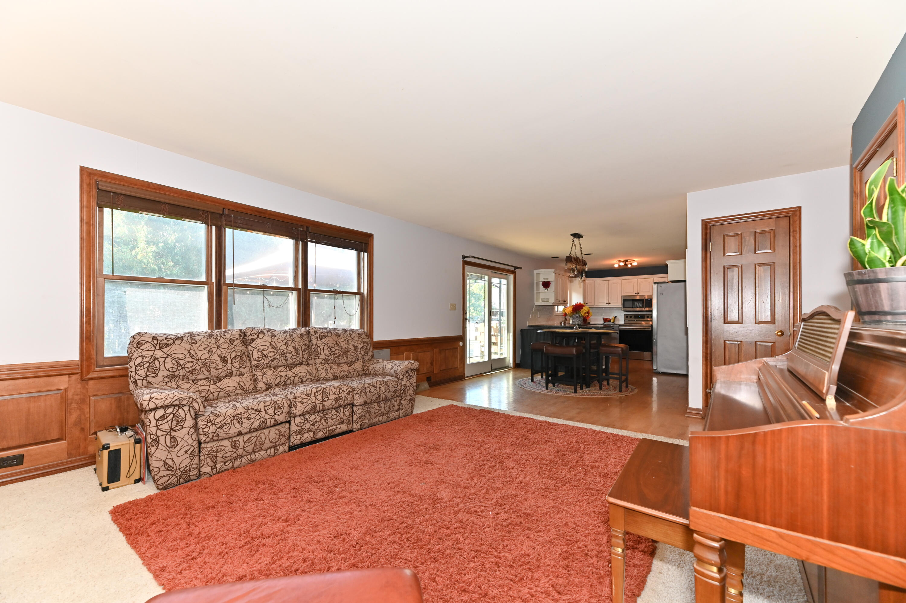 1460 Crestwood Dr
