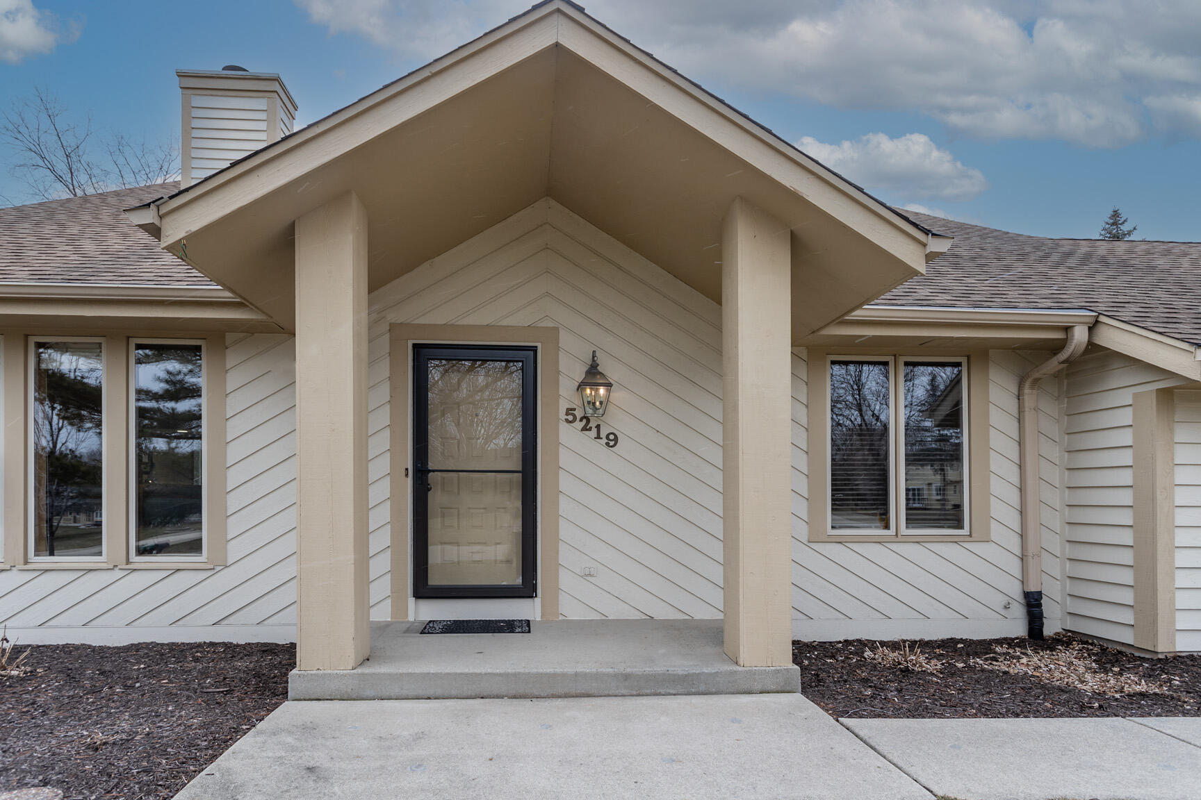 5219 Robinwood Ln
