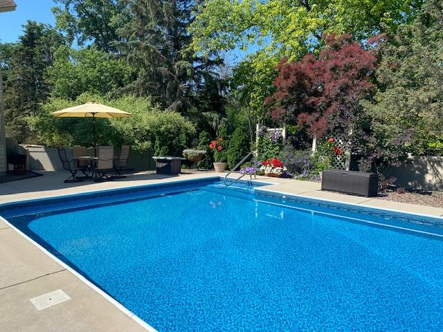 5219 Robinwood Ln
