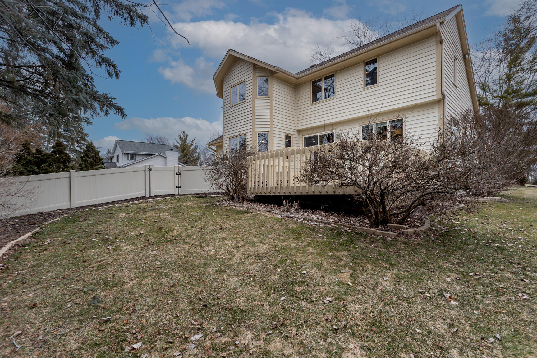 5219 Robinwood Ln