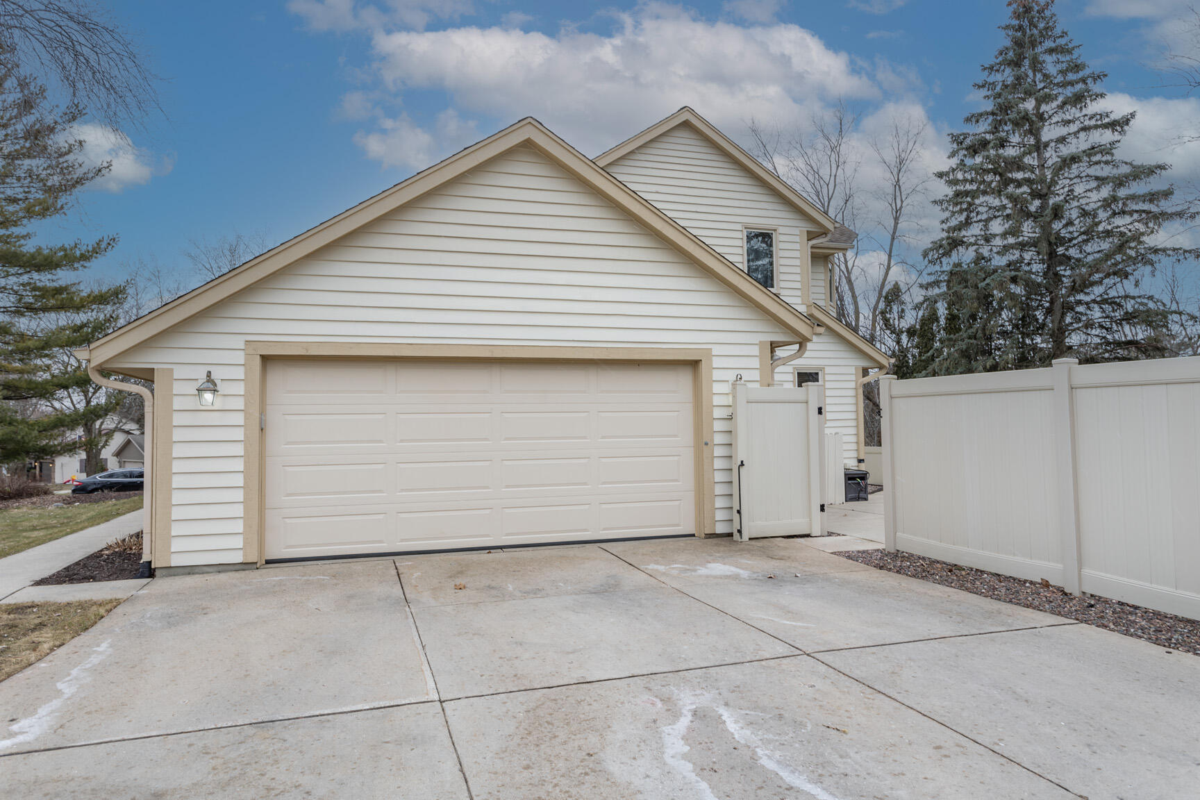 5219 Robinwood Ln