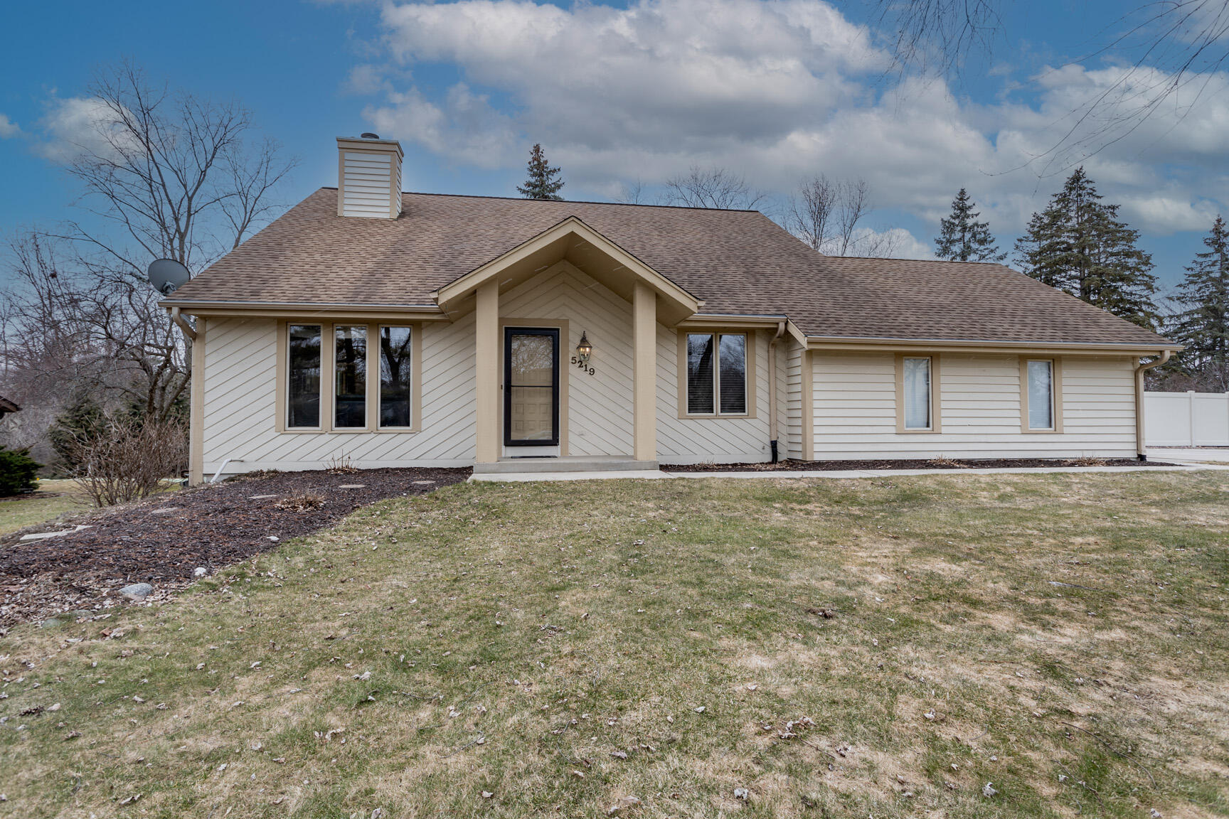 5219 Robinwood Ln