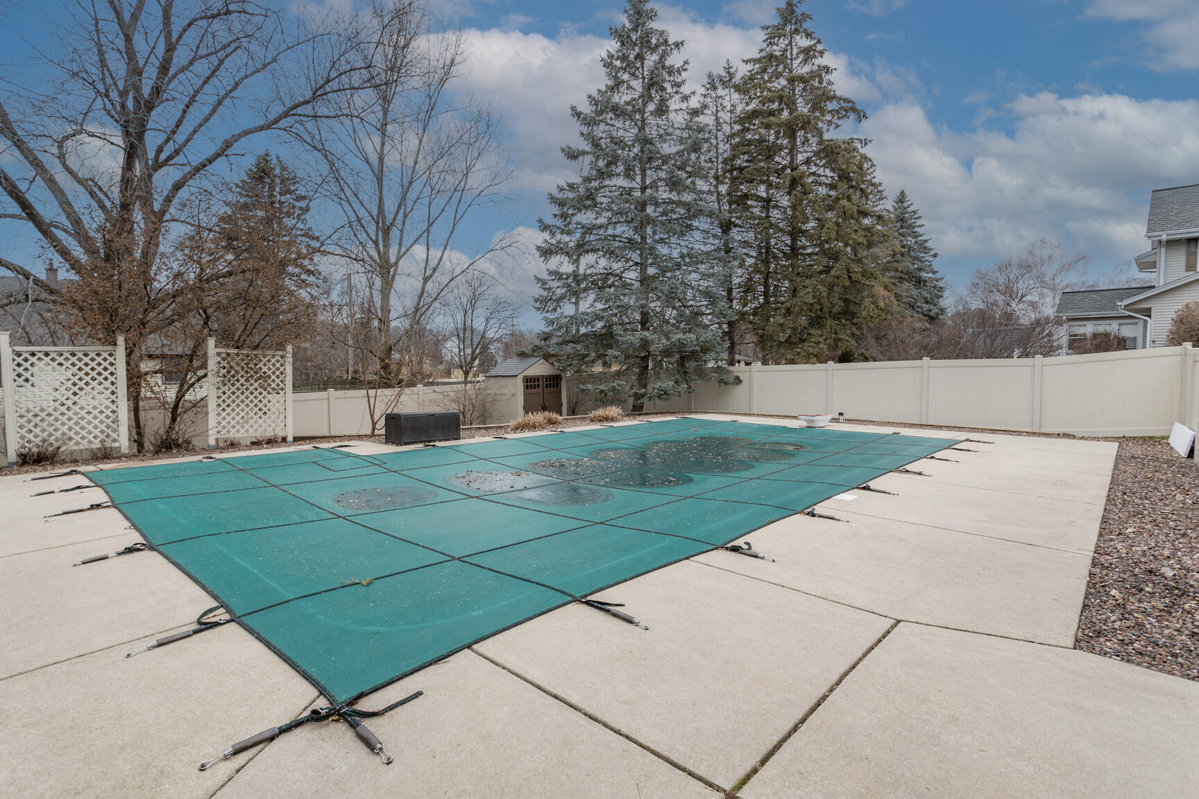 5219 Robinwood Ln
