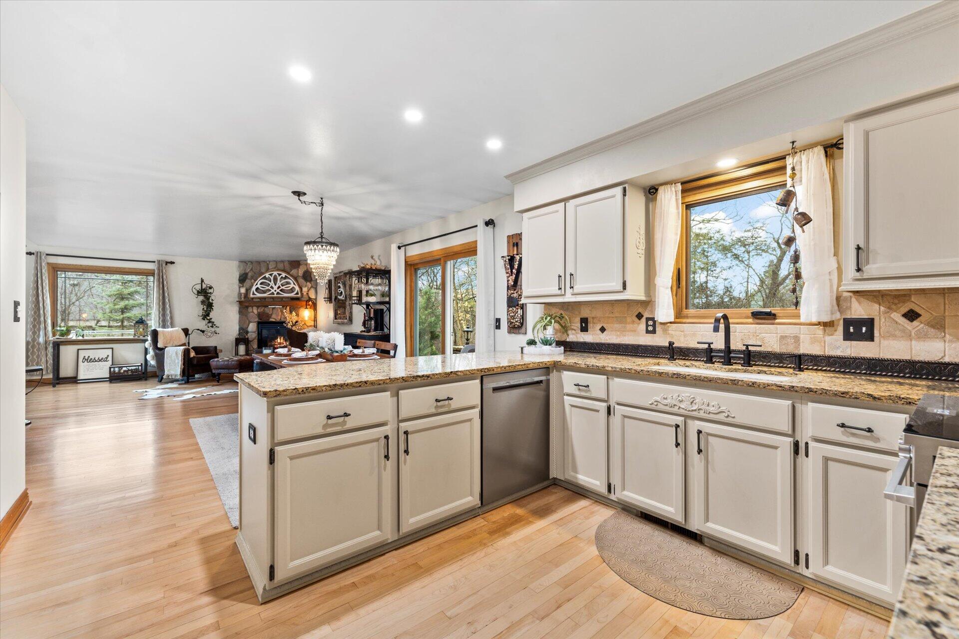 177 Evelyn Ave