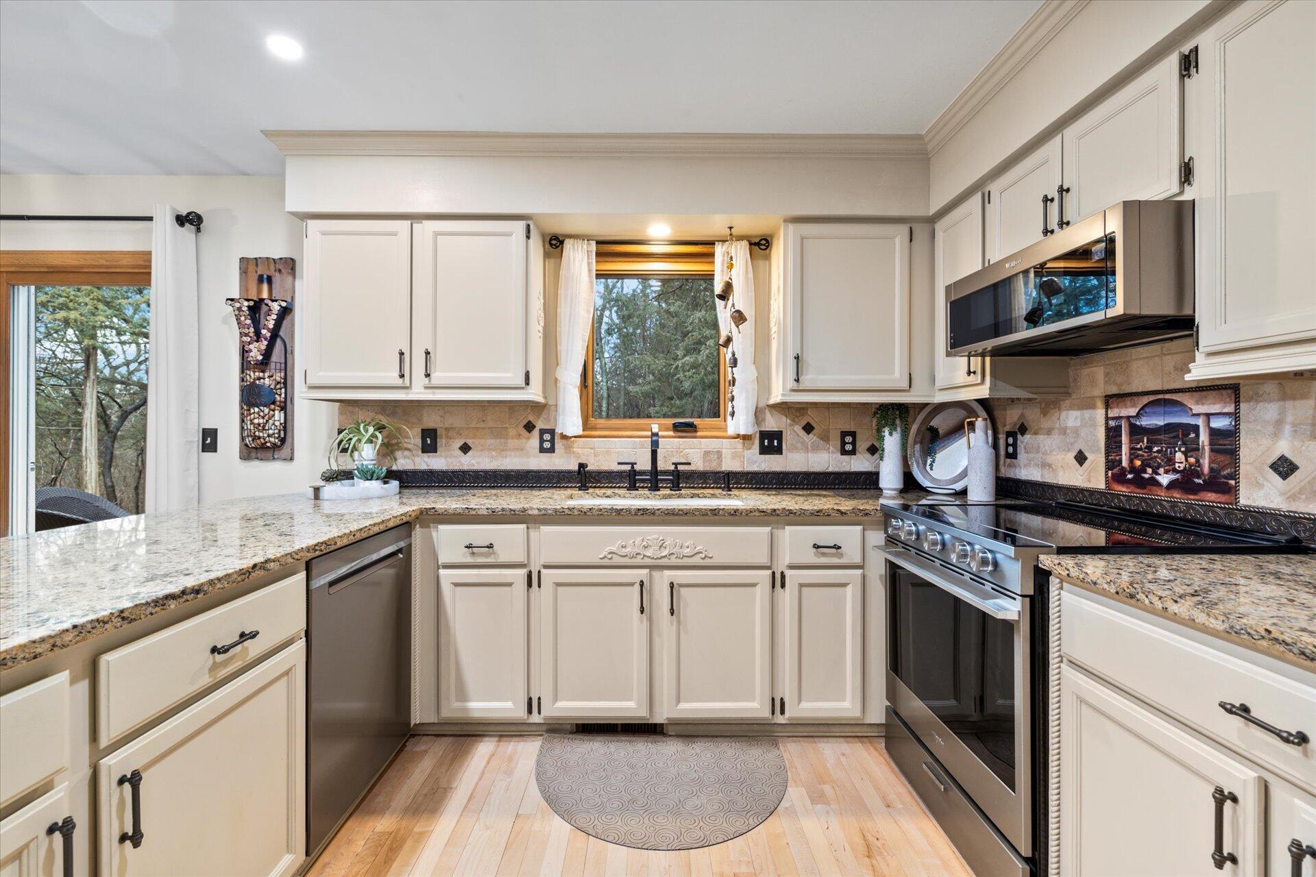 177 Evelyn Ave