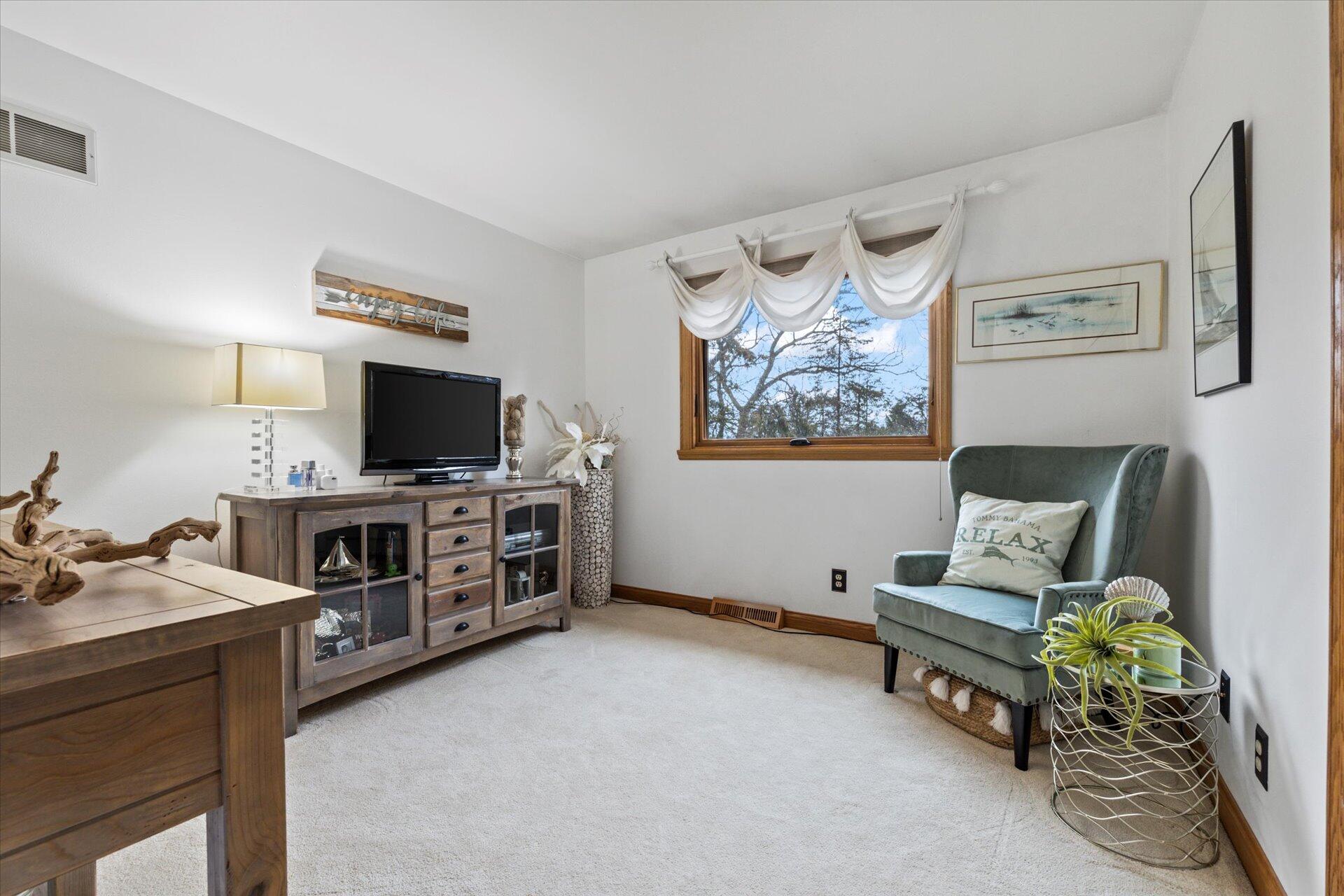177 Evelyn Ave