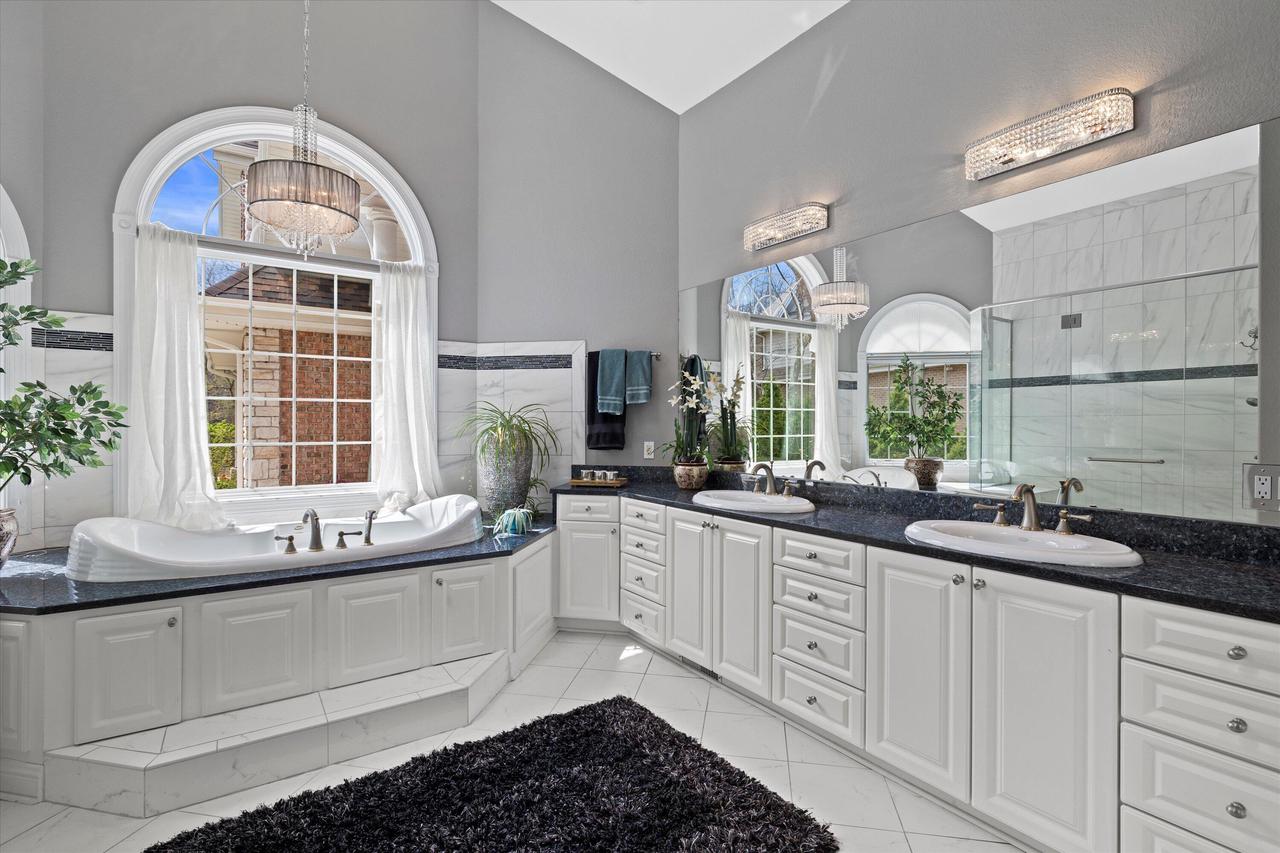 W343N5212 Gietzen ROAD