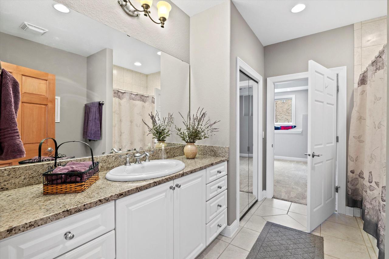 W343N5212 Gietzen ROAD