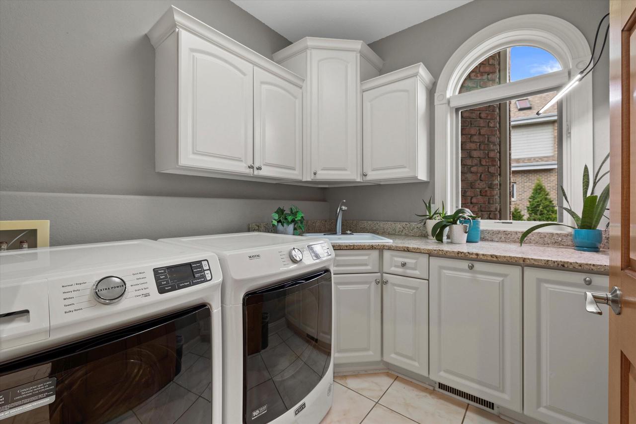 W343N5212 Gietzen ROAD