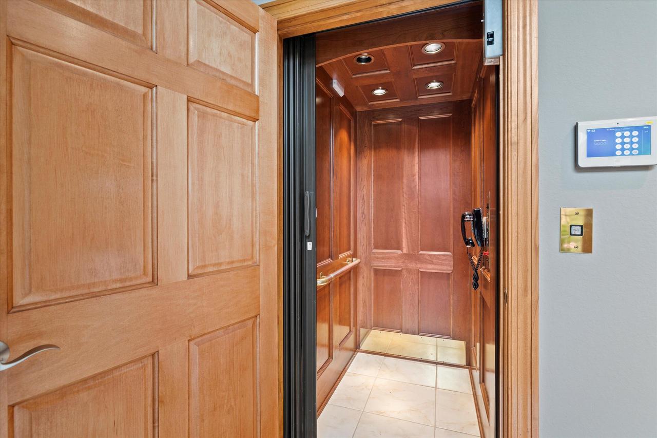 W343N5212 Gietzen ROAD