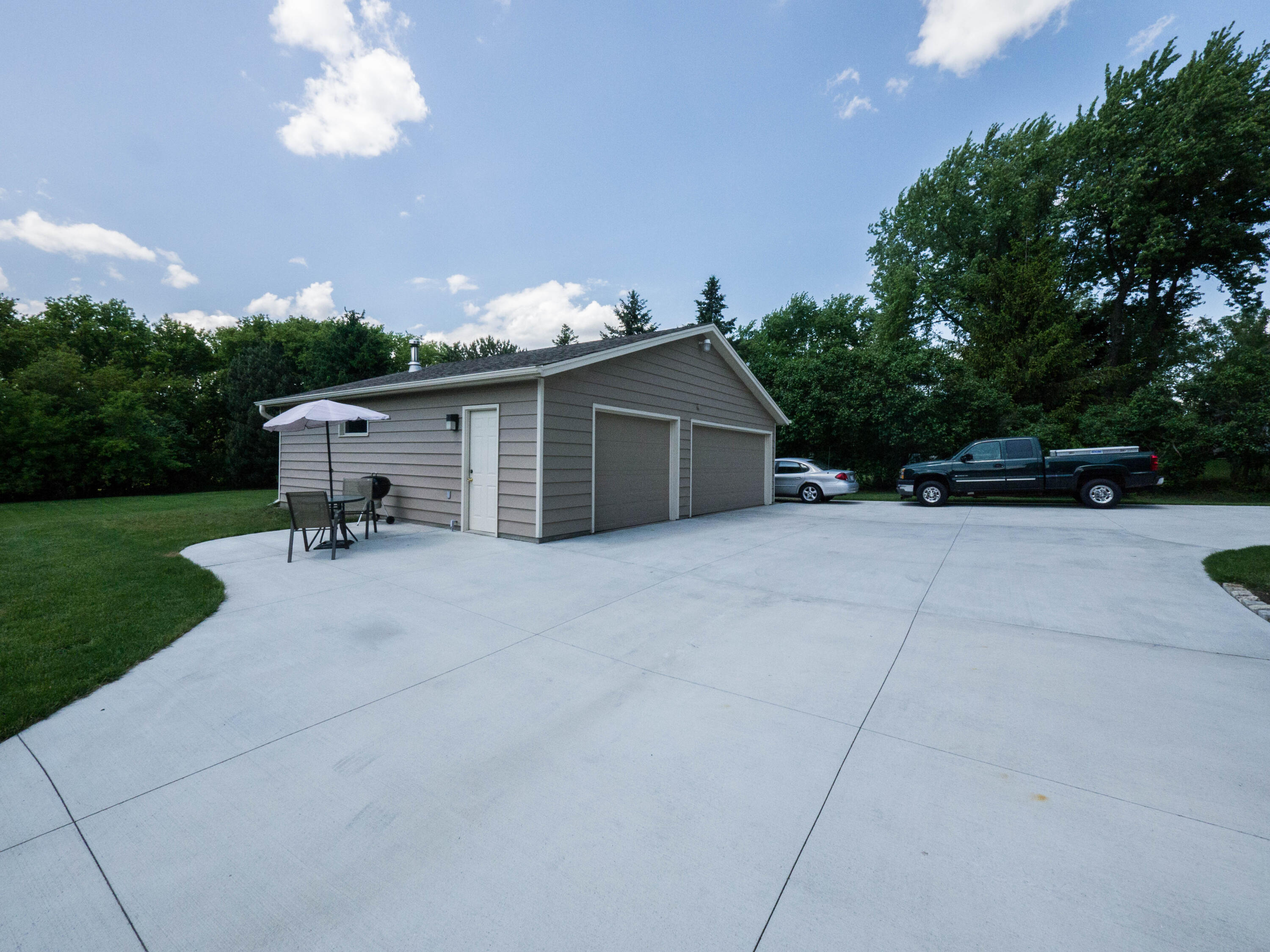 W250N8881 Hillside Rd