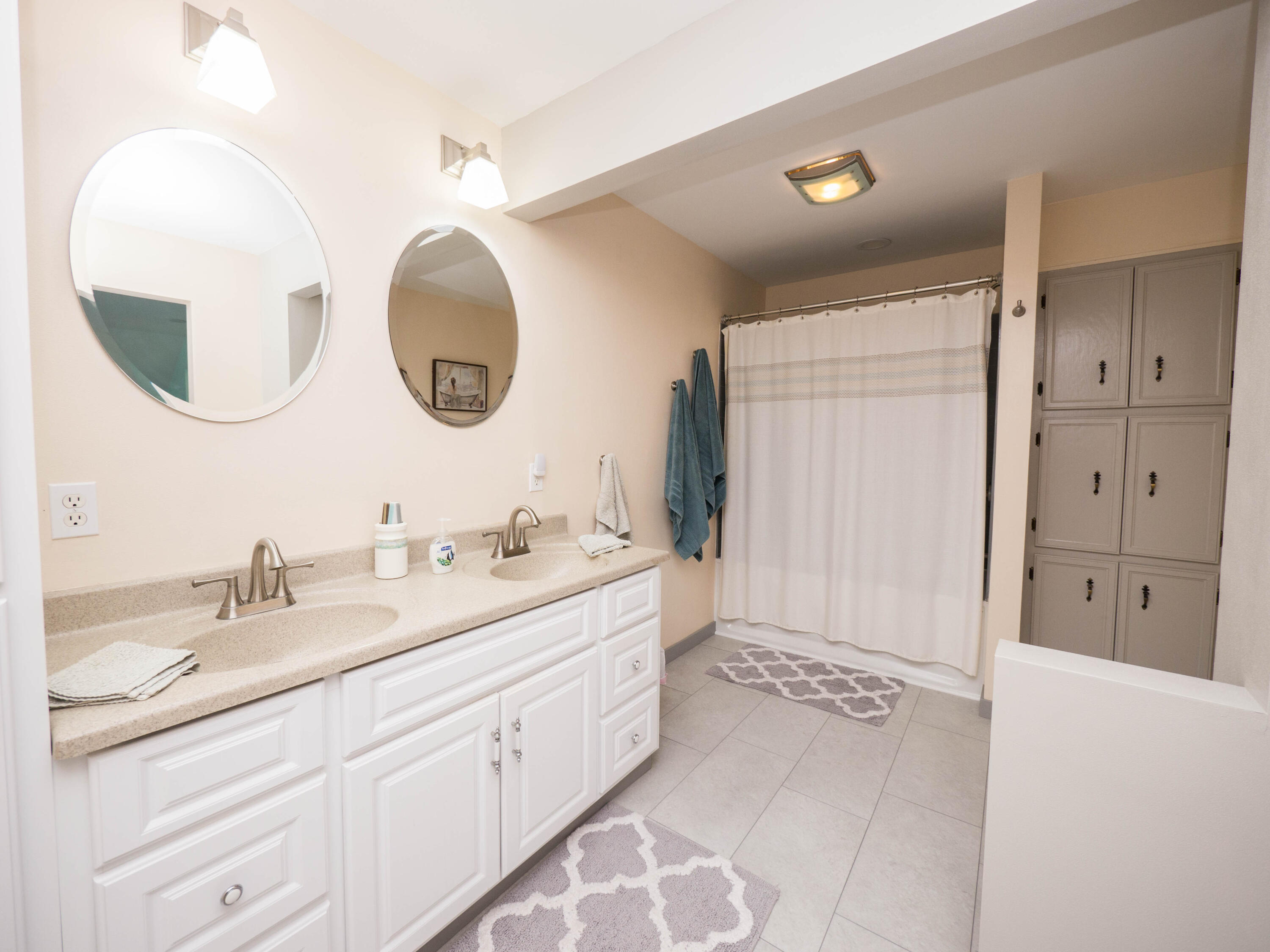 W250N8881 Hillside Rd