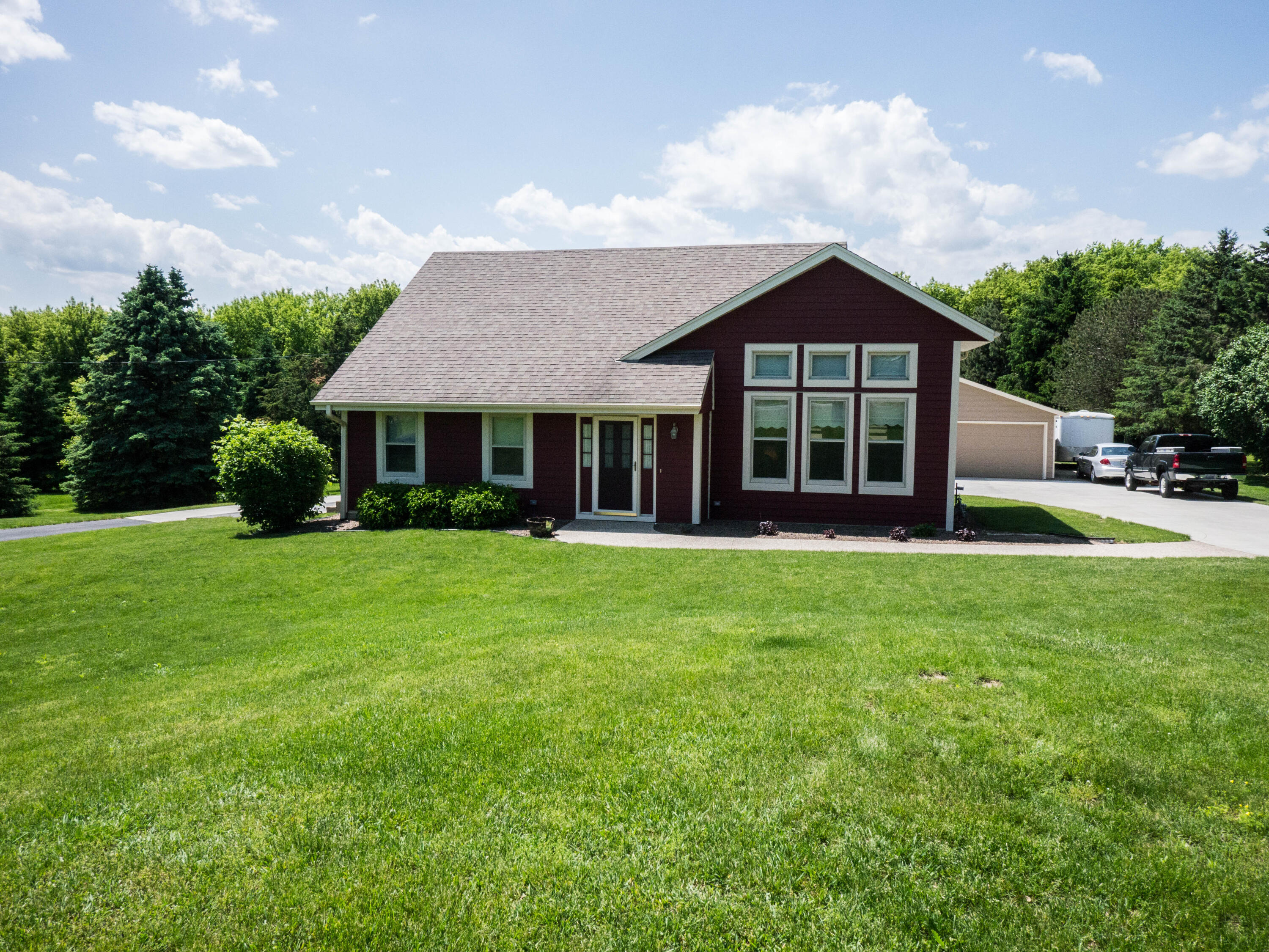 W250N8881 Hillside Rd