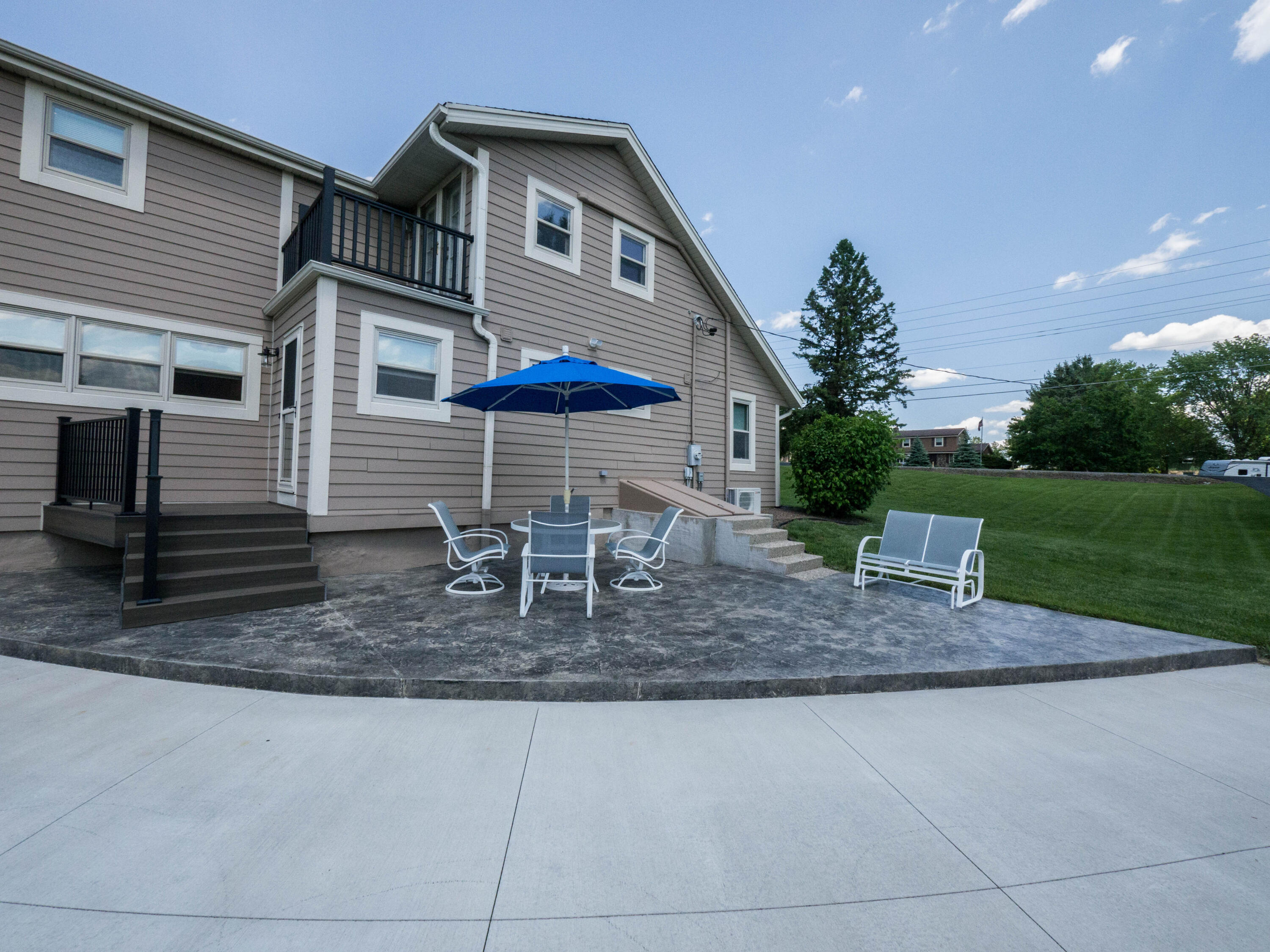W250N8881 Hillside Rd