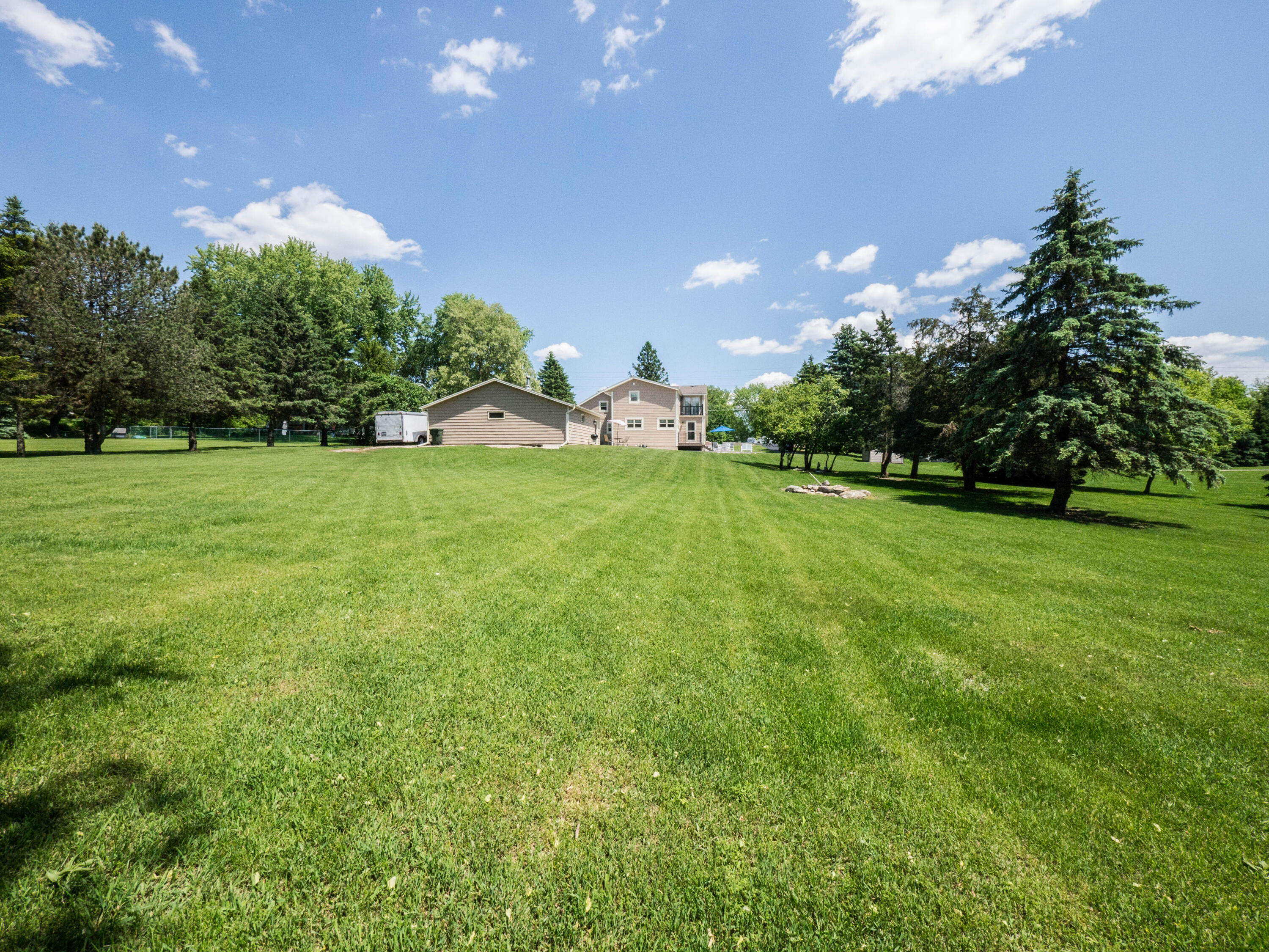 W250N8881 Hillside Rd