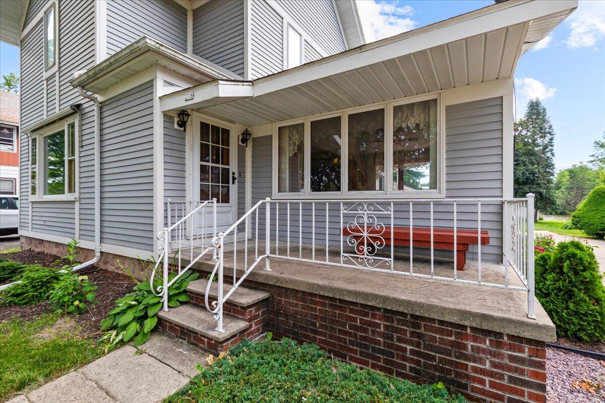 276 N Lake St