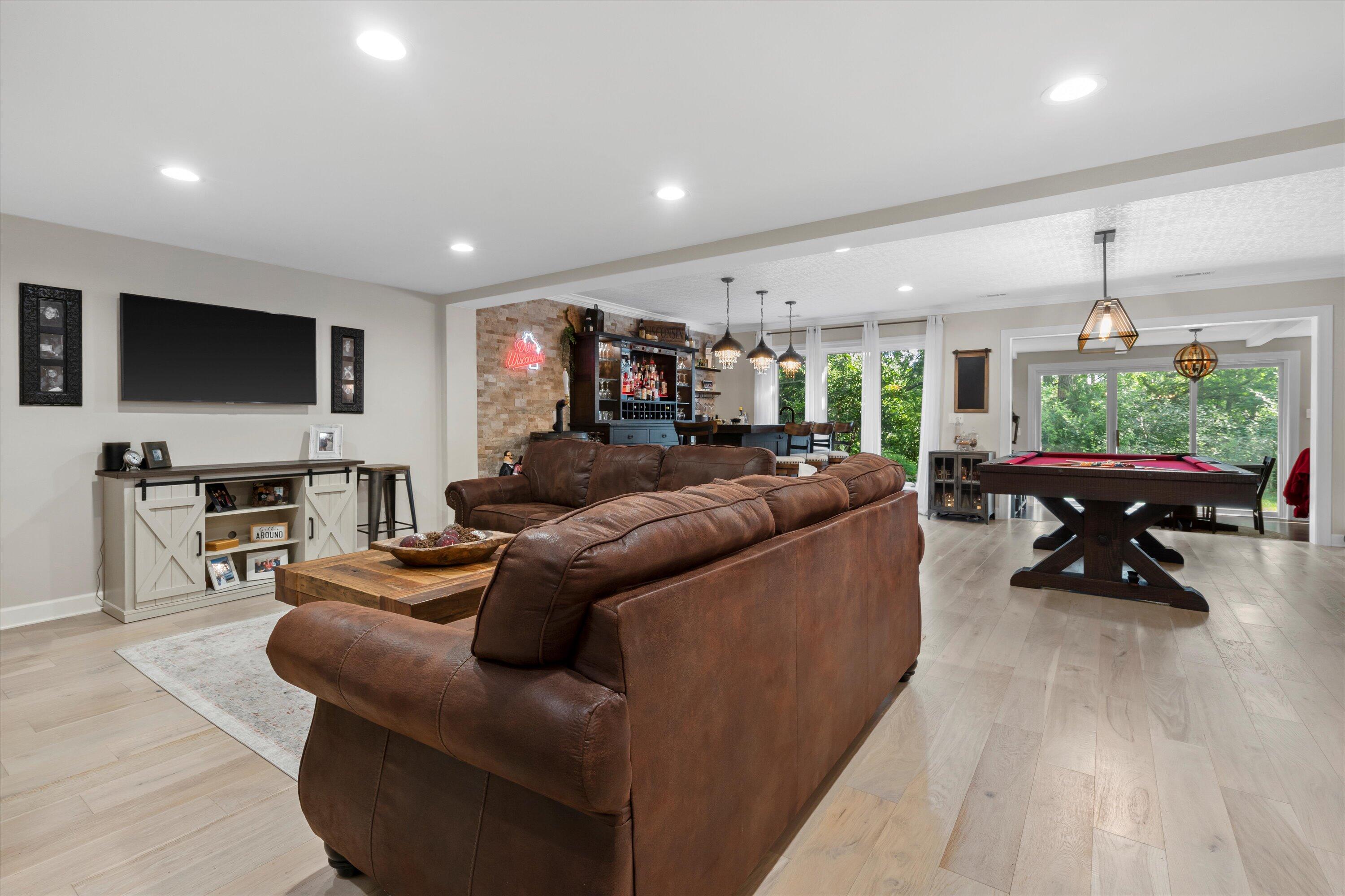 323 Parkview Ct